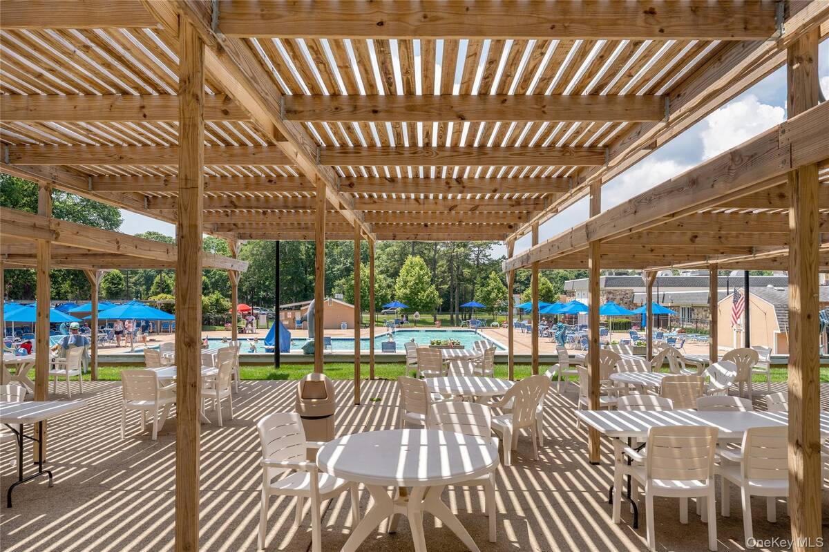 #27 photo, 329 Woodbridge Drive, #A, サフォーク郡 Ridge , NY 11961