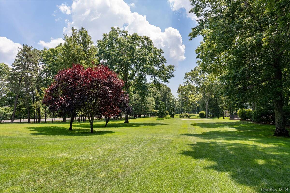 #28 photo, 329 Woodbridge Drive, #A, サフォーク郡 Ridge , NY 11961