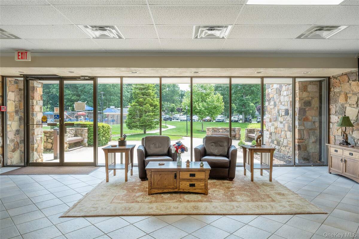 #30 photo, 329 Woodbridge Drive, #A, サフォーク郡 Ridge , NY 11961