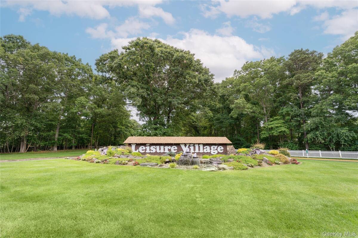 #33 photo, 329 Woodbridge Drive, #A, サフォーク郡 Ridge , NY 11961