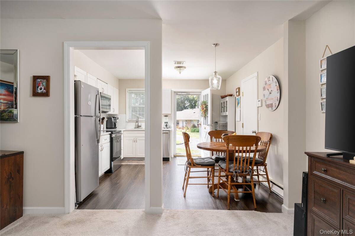 #7 photo, 329 Woodbridge Drive, #A, サフォーク郡 Ridge , NY 11961