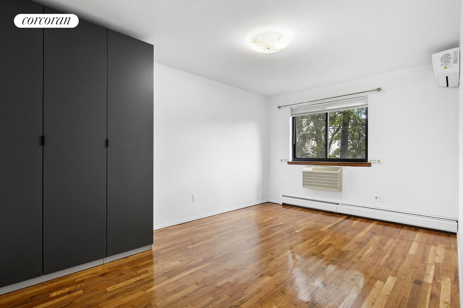 #8 photo, Astoria, クイーンズ区 Astoria , NY 11103