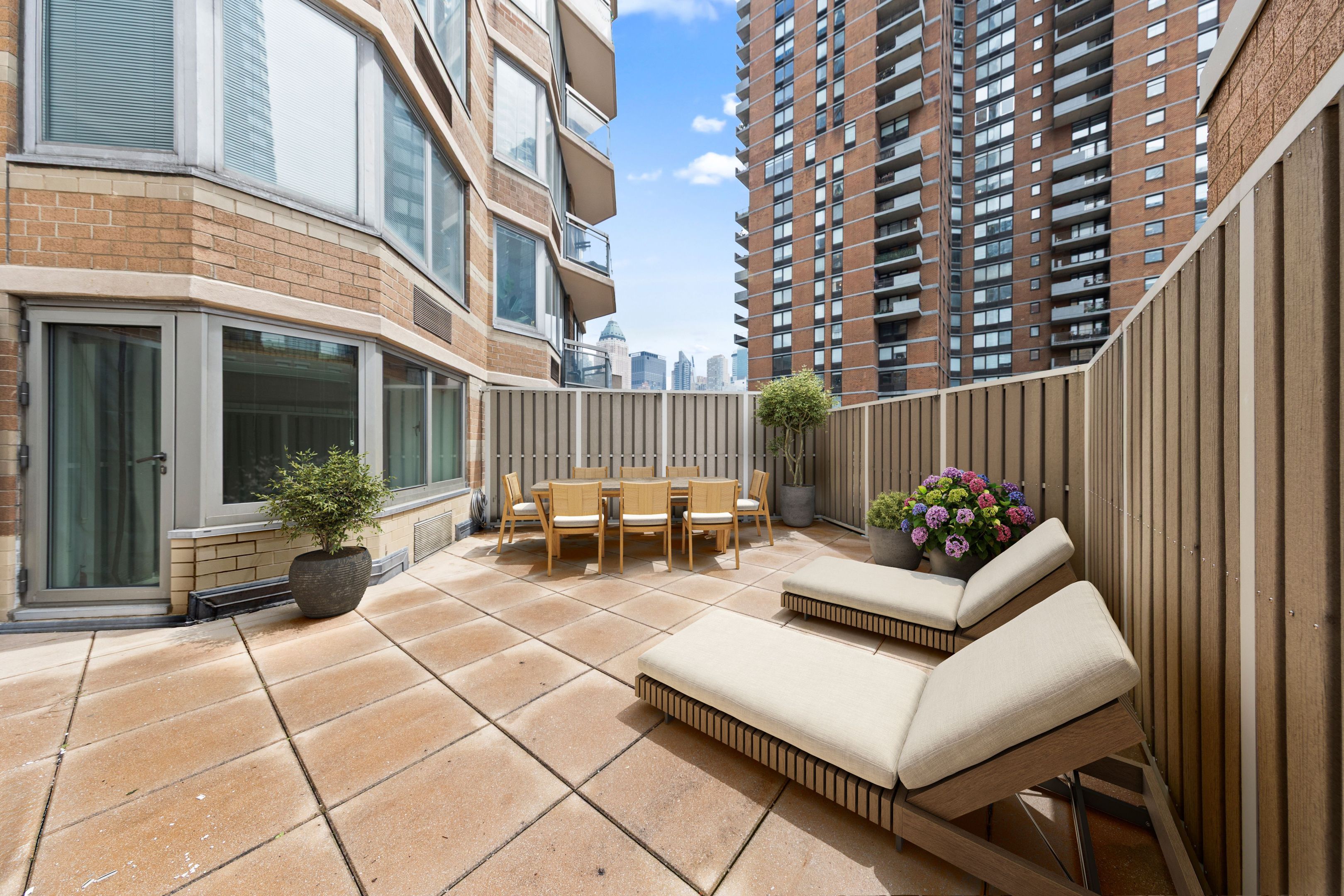 #8 photo, 500 W 43rd Street, マンハッタン Hells Kitchen , NY 10036