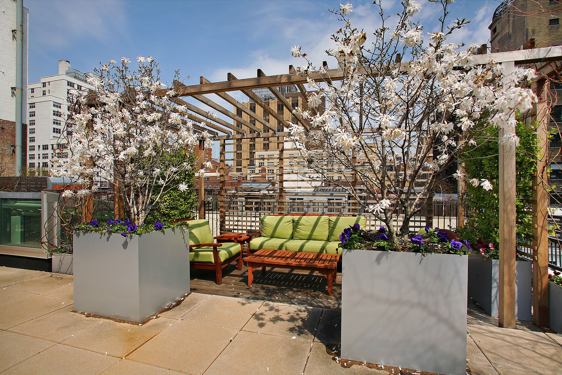 #1 photo, 233 E 17th Street, マンハッタン Gramercy Park , NY 10003