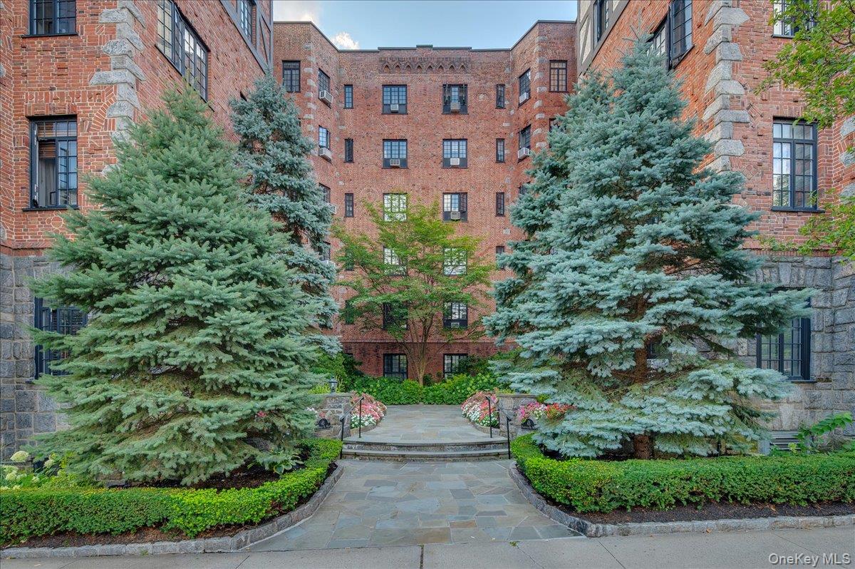 #1 photo, 45 Pondfield Road, ブロンクス区 Bronxville , NY 10708