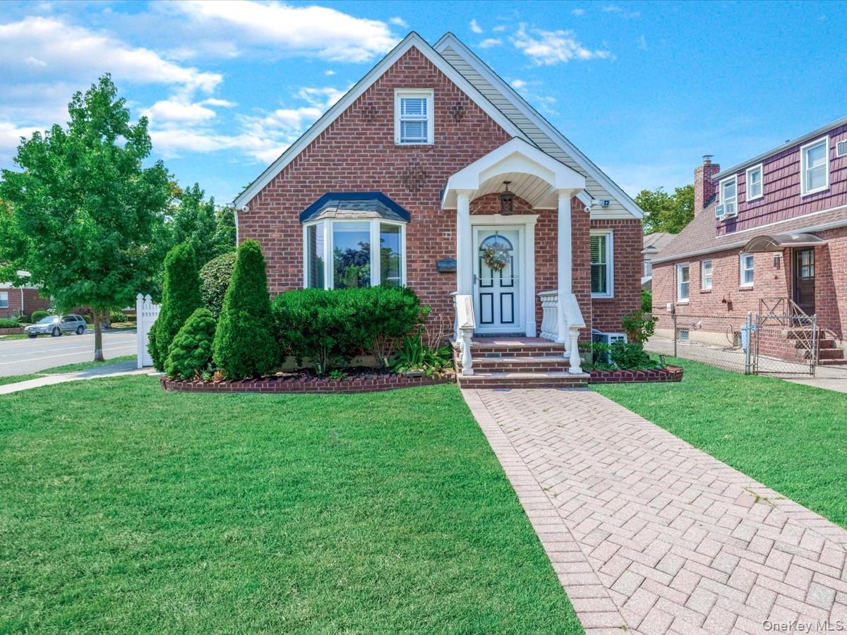 #1 photo, 8160 248th Street, 皇后区 Bellerose , NY 11426