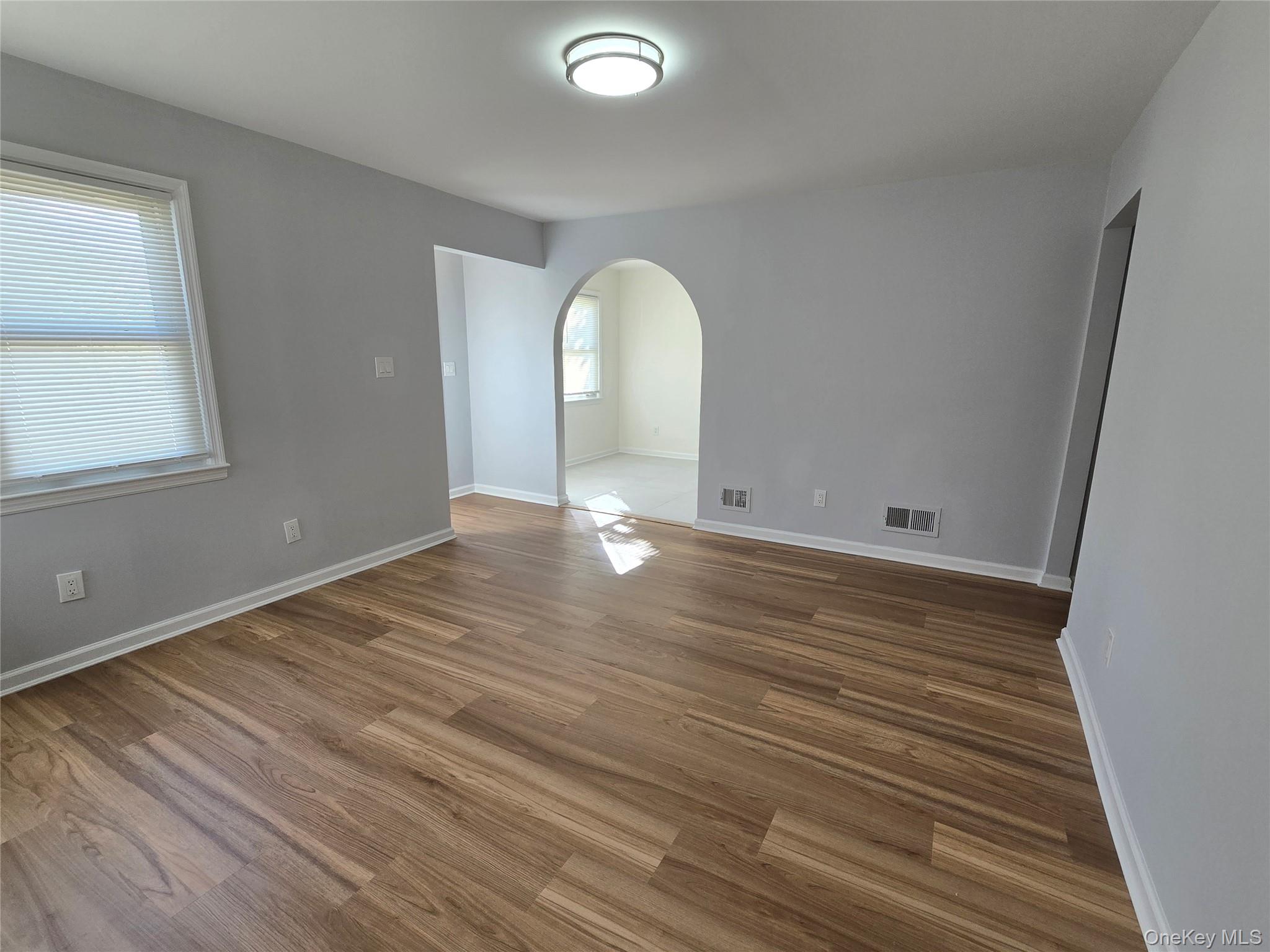 #4 photo, 153 Barwick Boulevard, ナッソー郡 Mineola , NY 11501