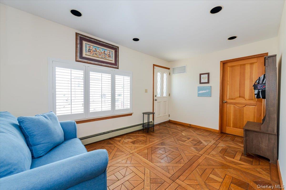 #3 photo, 161-40 99th Street, クイーンズ区 Howard Beach , NY 11414