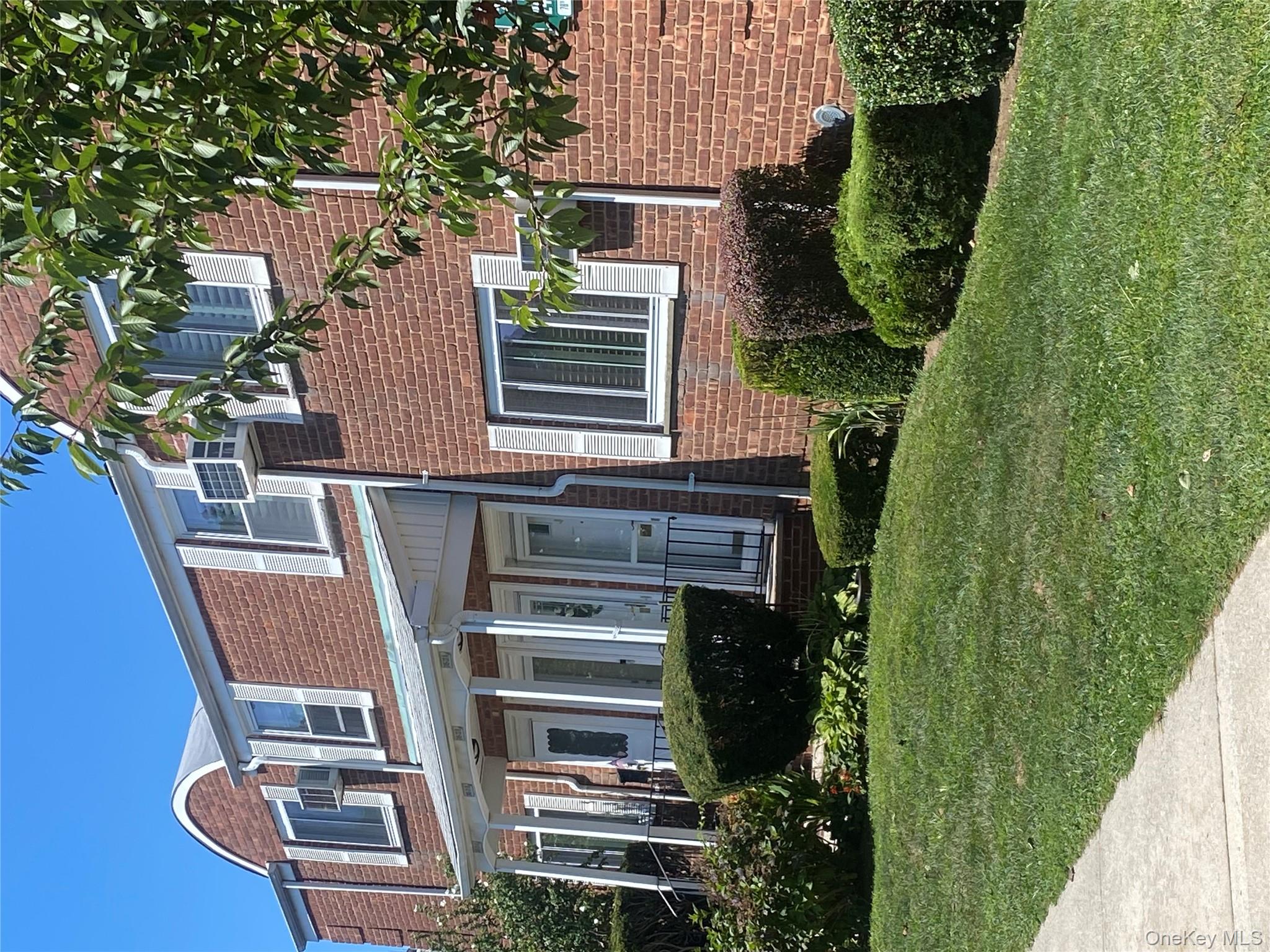 #1 photo, 245-31B 76th Avenue, クイーンズ区 Glen Oaks , NY 11426