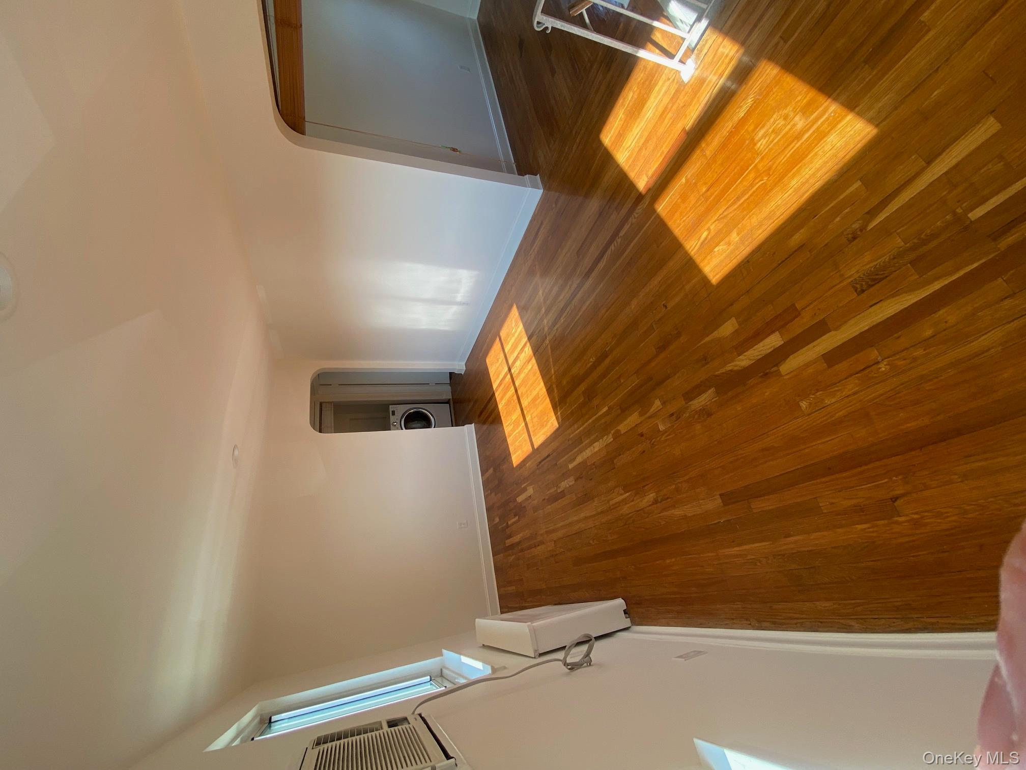 #11 photo, 245-31B 76th Avenue, クイーンズ区 Glen Oaks , NY 11426