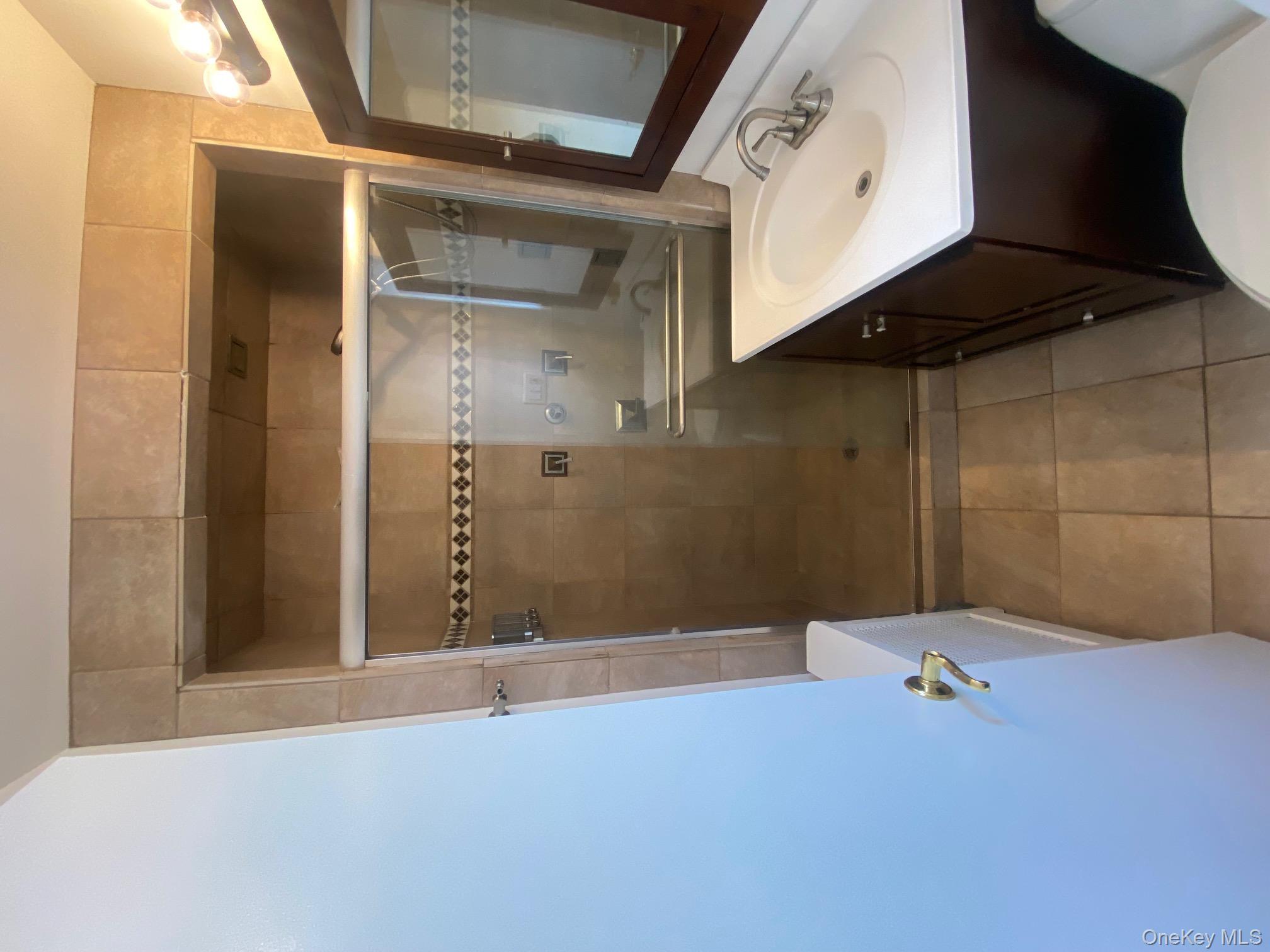 #13 photo, 245-31B 76th Avenue, クイーンズ区 Glen Oaks , NY 11426