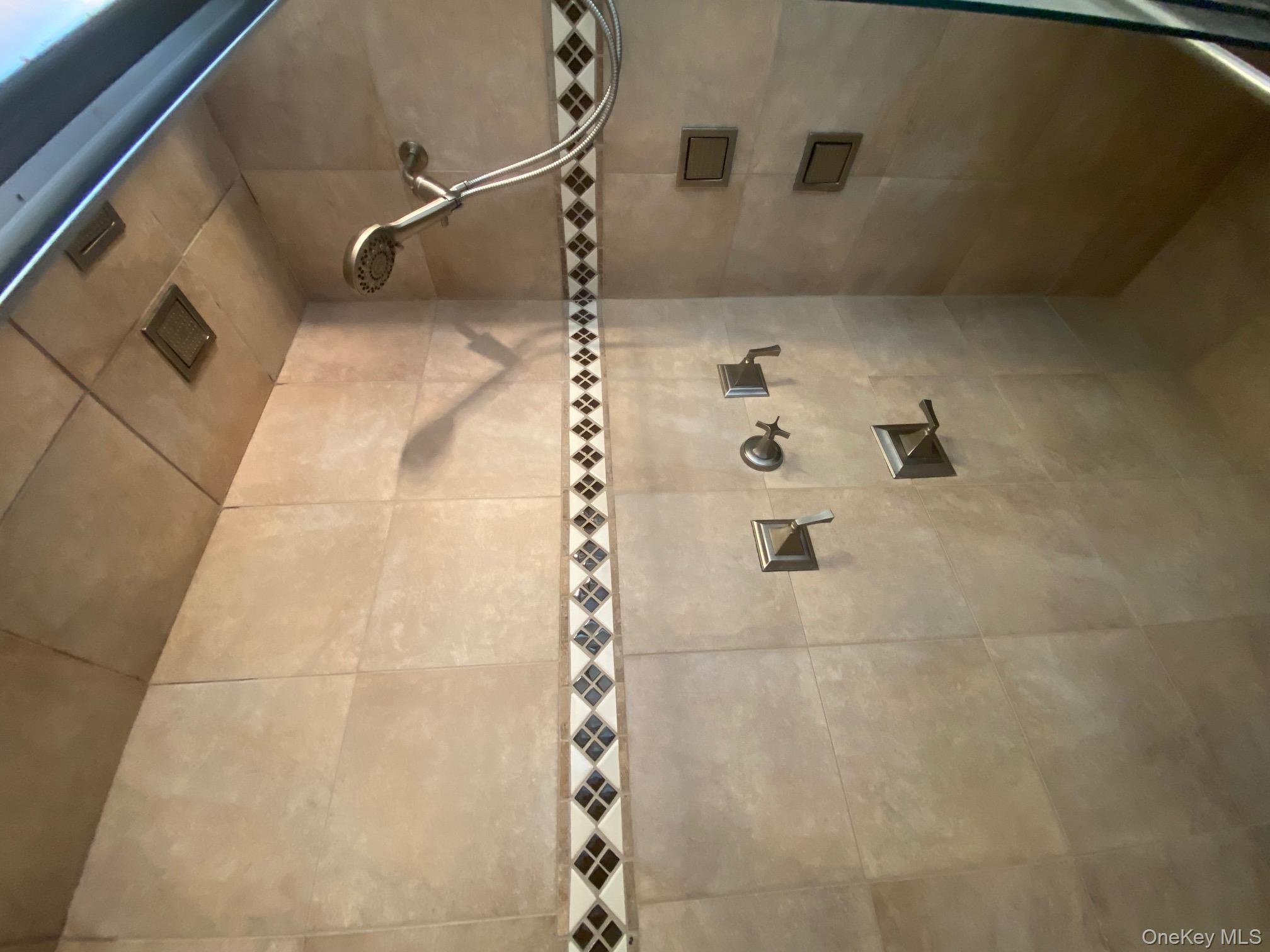 #14 photo, 245-31B 76th Avenue, クイーンズ区 Glen Oaks , NY 11426