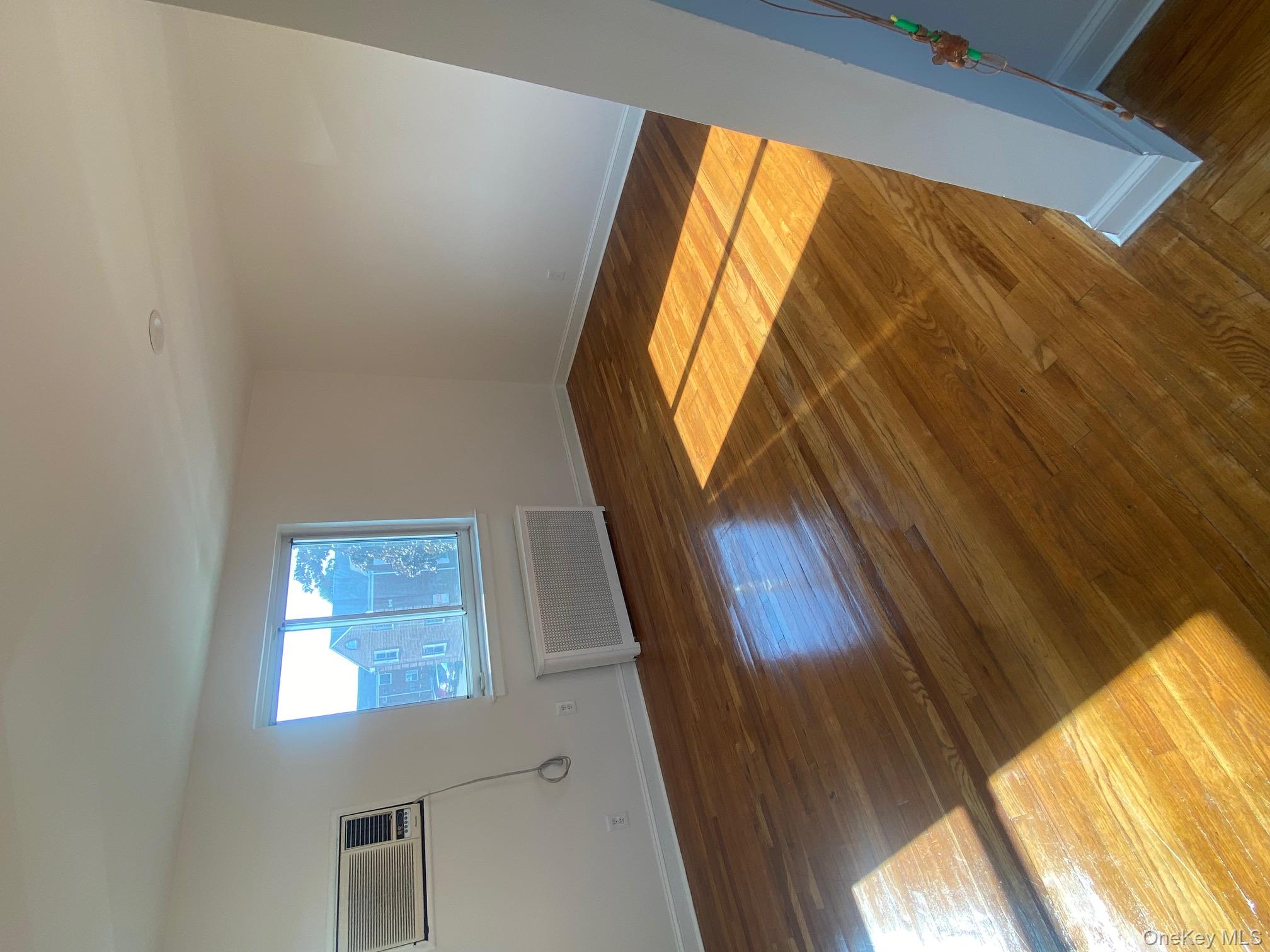 #4 photo, 245-31B 76th Avenue, クイーンズ区 Glen Oaks , NY 11426