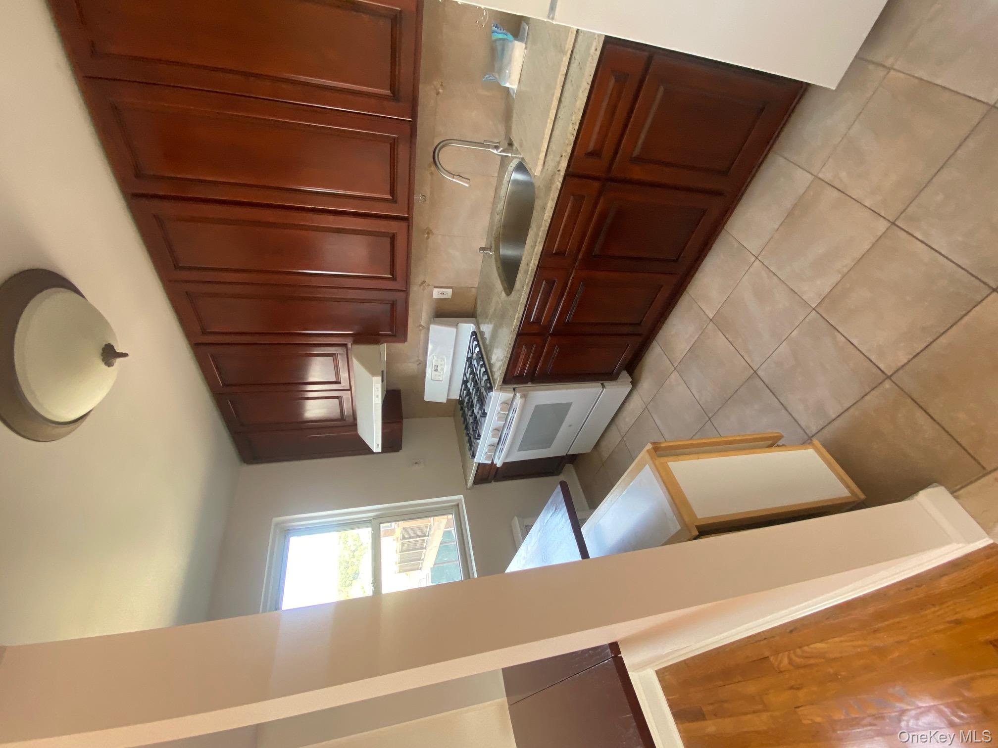 #7 photo, 245-31B 76th Avenue, クイーンズ区 Glen Oaks , NY 11426