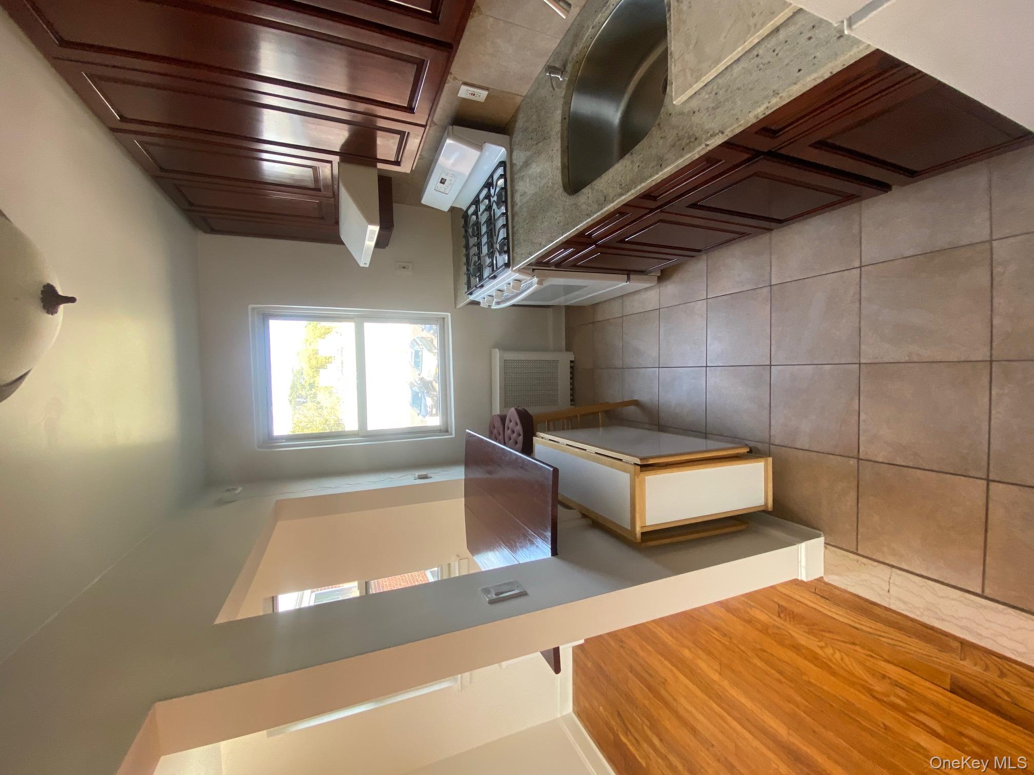 #8 photo, 245-31B 76th Avenue, クイーンズ区 Glen Oaks , NY 11426