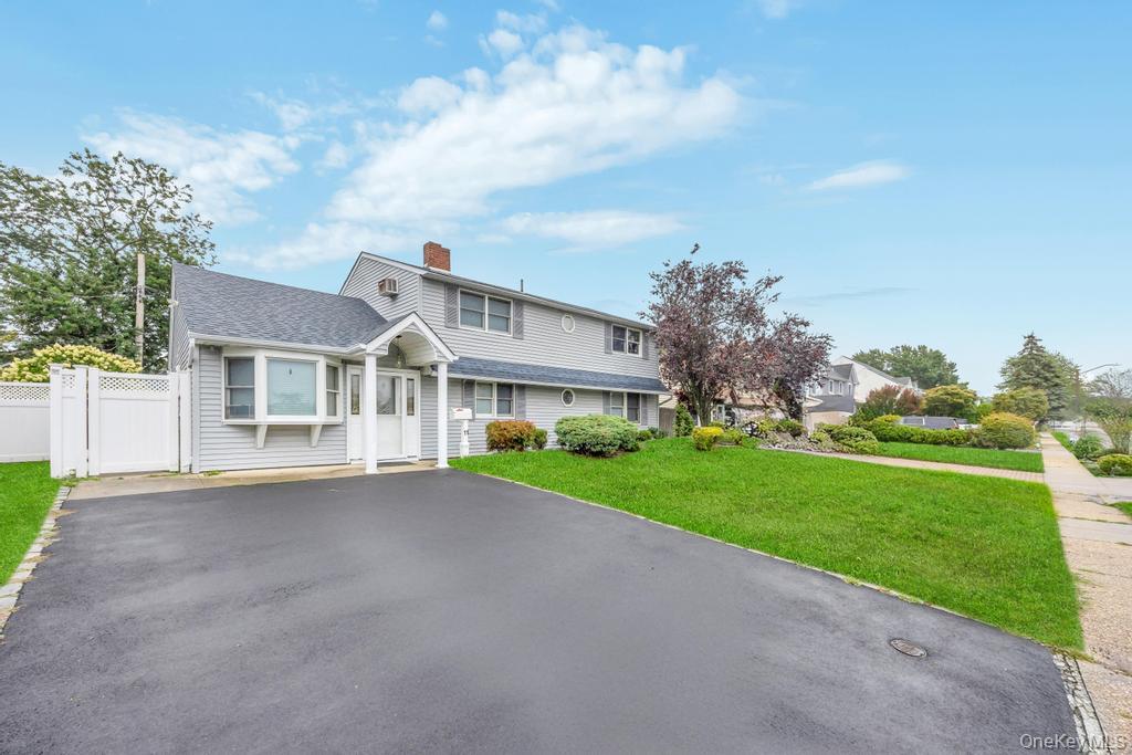 #1 photo, 11 Winter Lane, हिक्सविले Hicksville , NY 11801