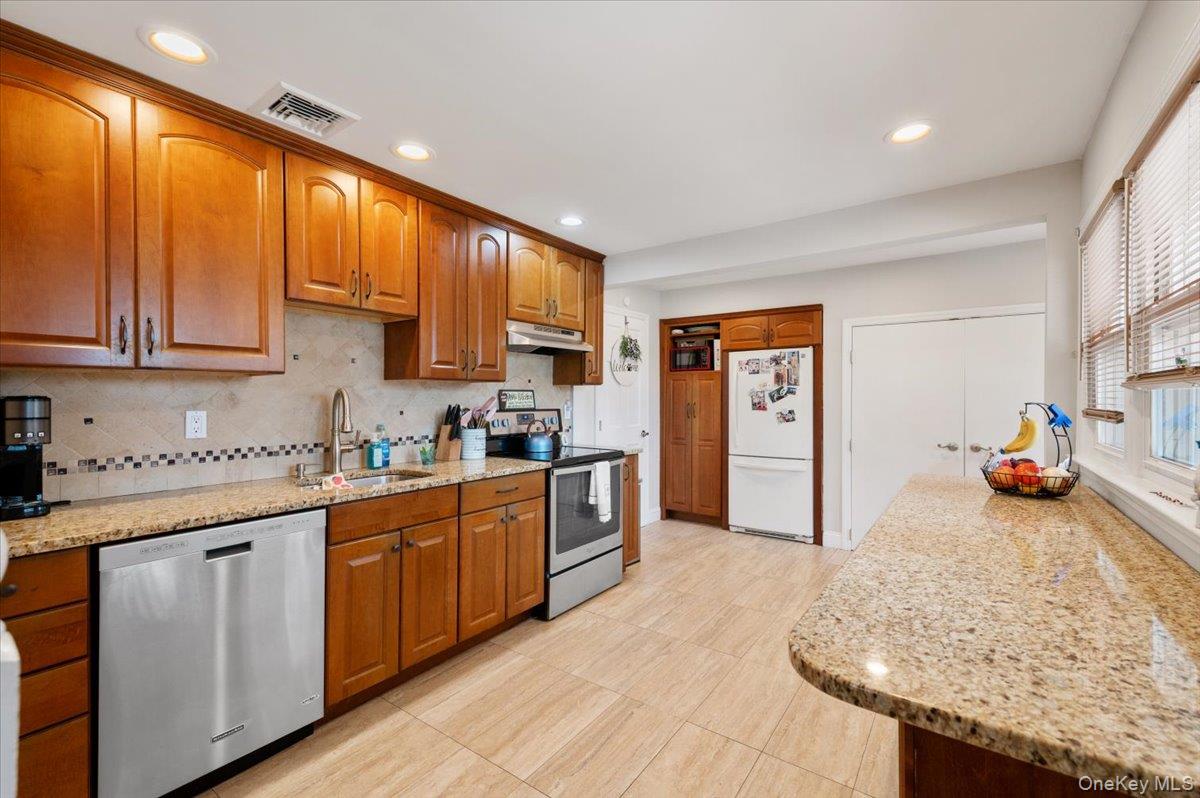 #15 photo, 53 Periwinkle Road, ナッソー郡 Levittown , NY 11756