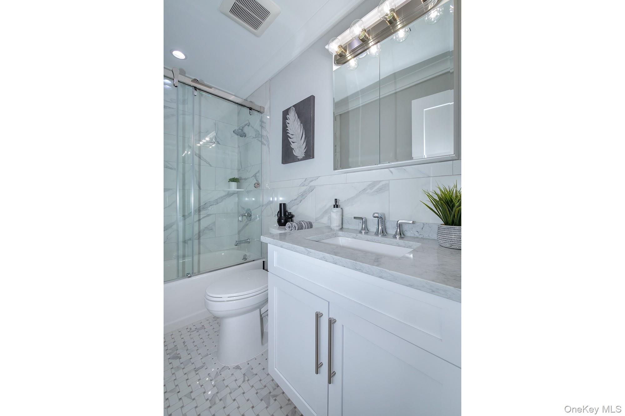 #12 photo, 33 Sunlight Walk, サフォーク郡 Holbrook , NY 11741