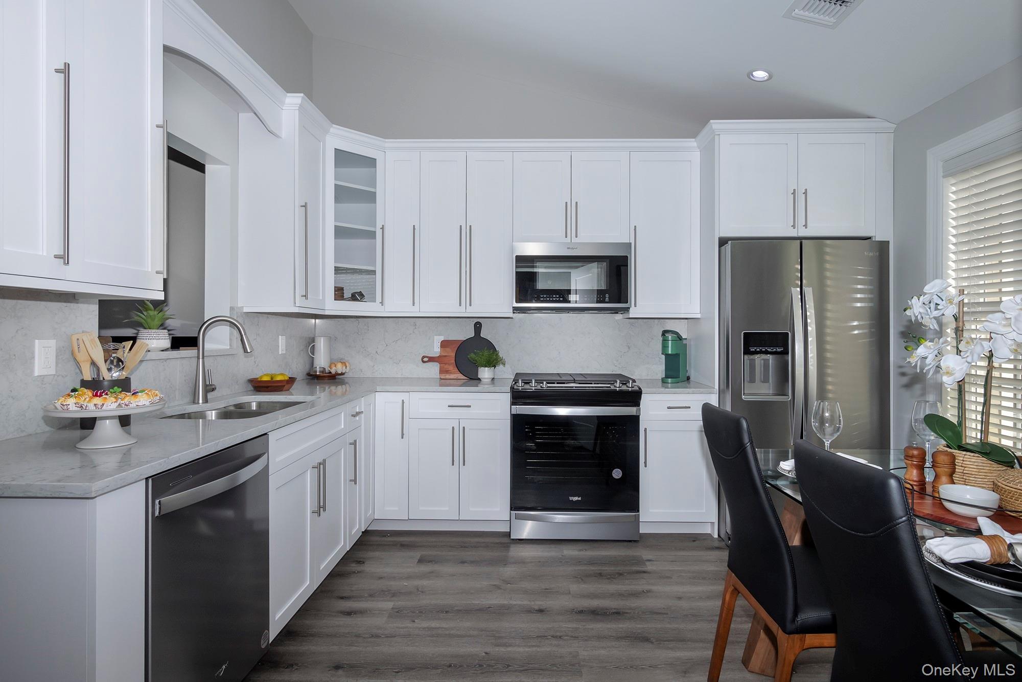 #6 photo, 33 Sunlight Walk, サフォーク郡 Holbrook , NY 11741