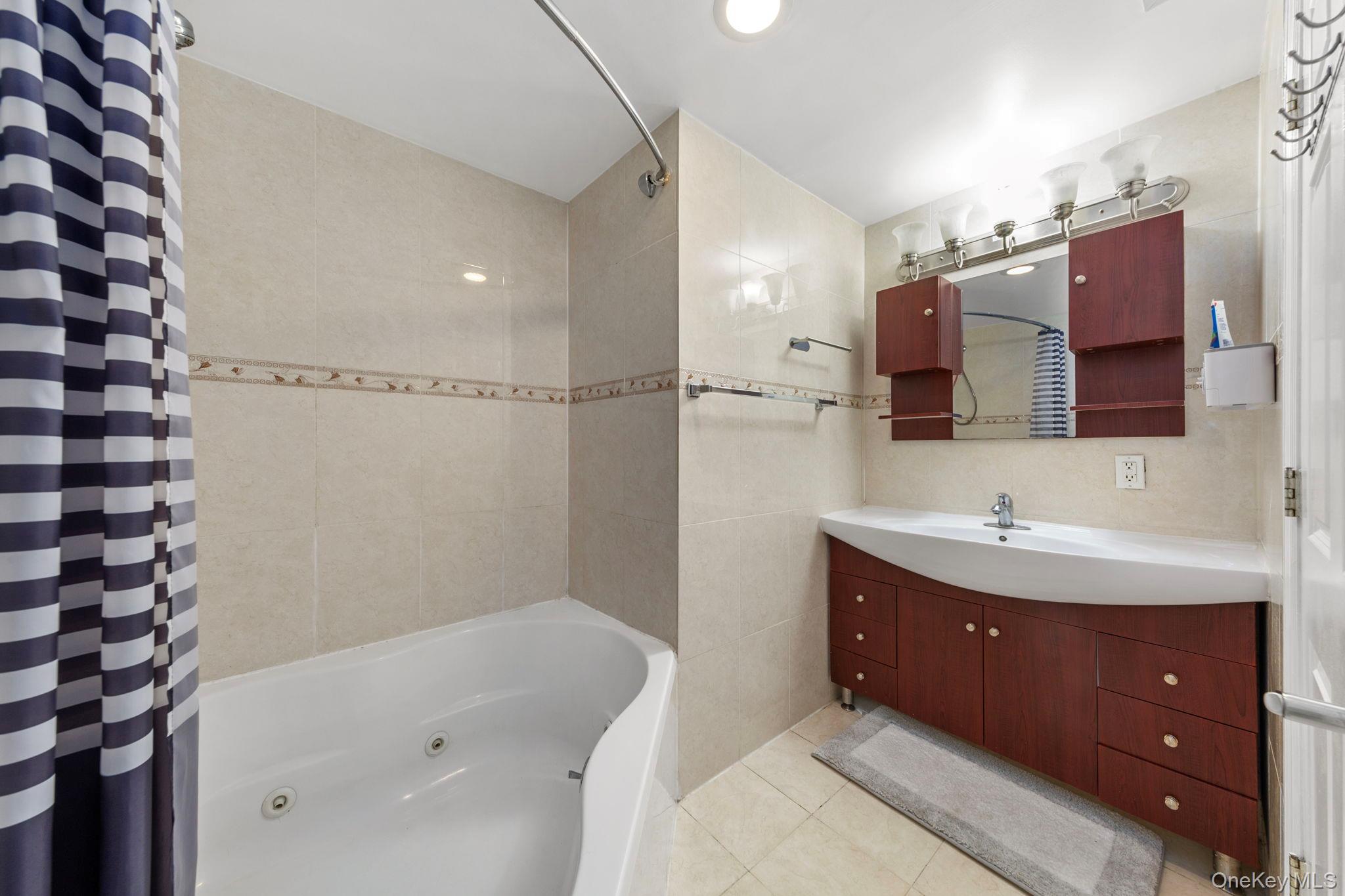 #9 photo, 37-20 Prince Street, クイーンズ区 Flushing , NY 11354