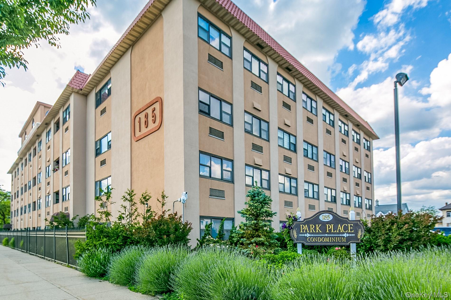 #1 photo, 185 W Park Avenue, ナッソー郡 Long Beach , NY 11561