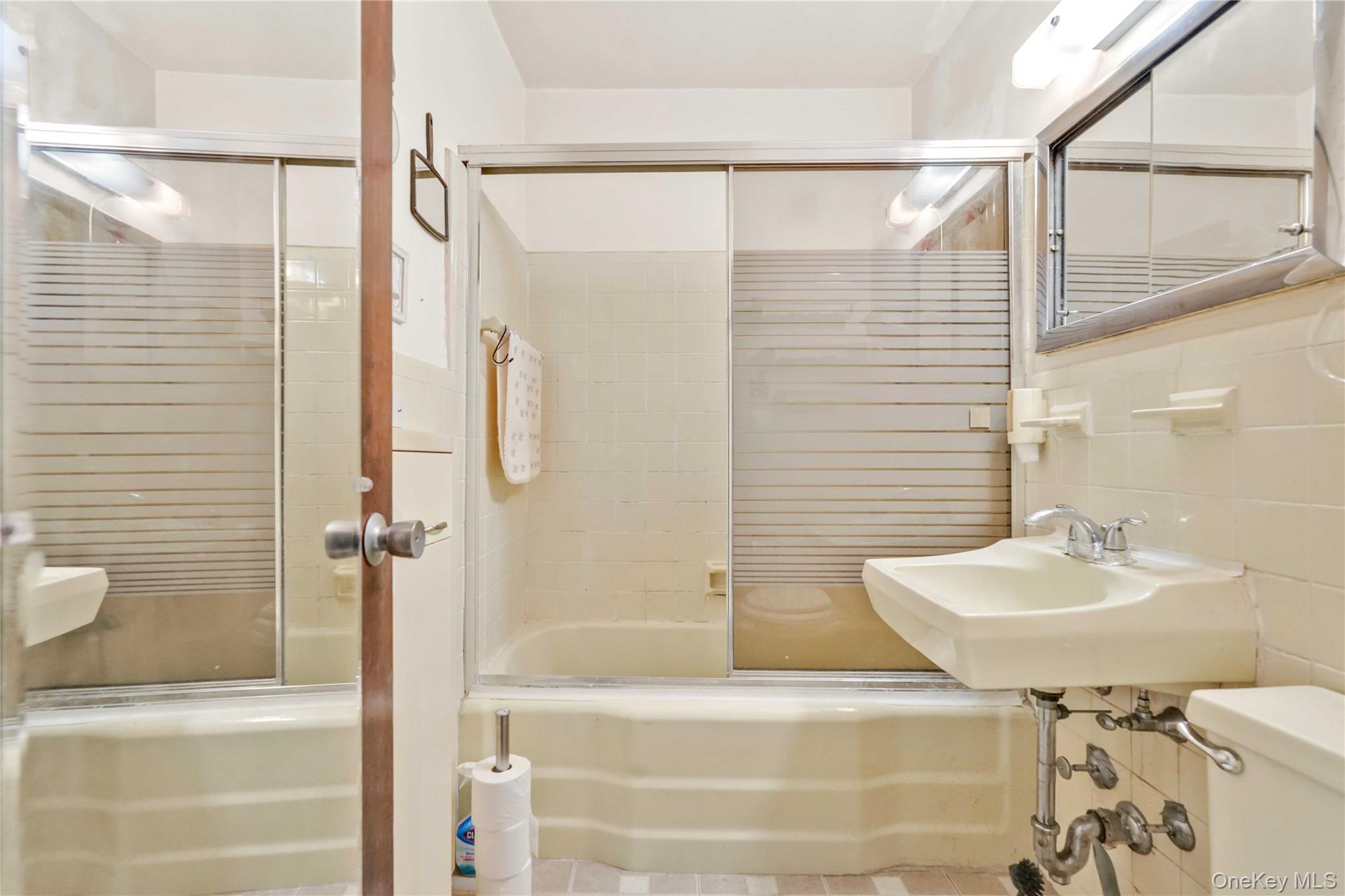 #12 photo, 66-36 Yellowstone Boulevard, クイーンズ区 Forest Hills , NY 11375