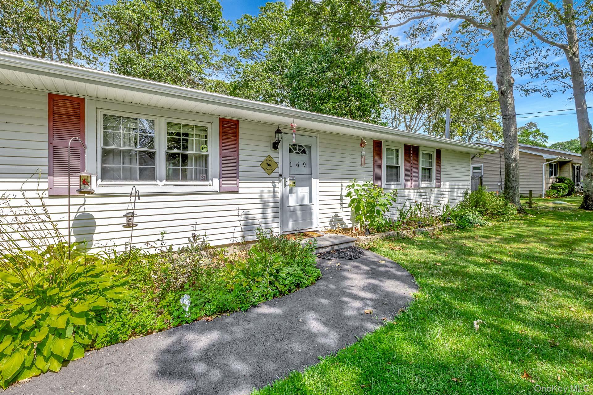 #2 photo, 169 Pawnee Avenue, सफ़ोक काउंटी Mastic , NY 11950