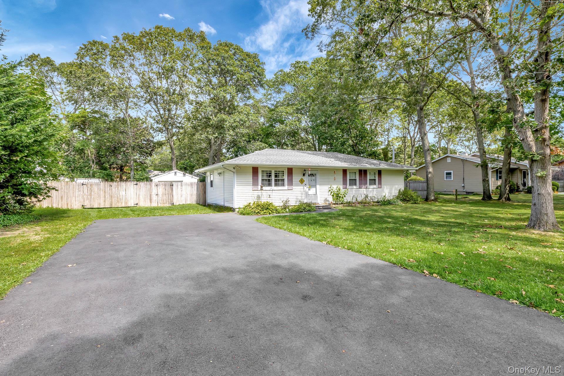 #3 photo, 169 Pawnee Avenue, सफ़ोक काउंटी Mastic , NY 11950