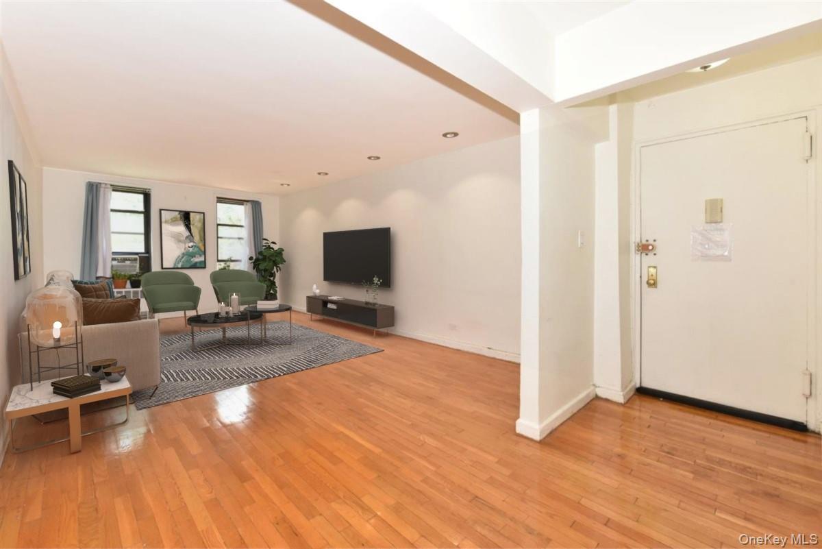 #1 photo, 84-01 Main Street, Briarwood , NY 11435