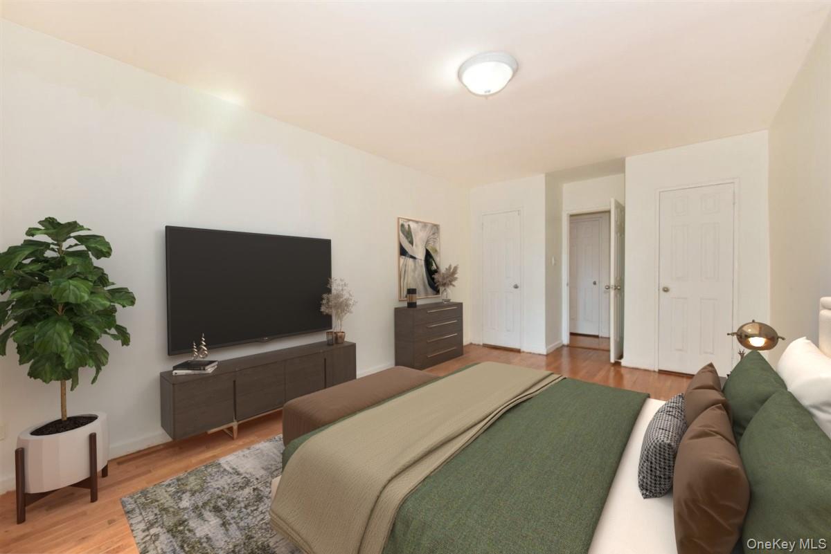 #3 photo, 84-01 Main Street, Briarwood , NY 11435