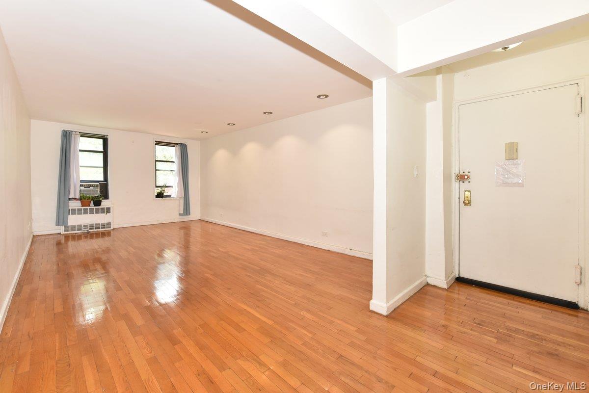 #4 photo, 84-01 Main Street, Briarwood , NY 11435