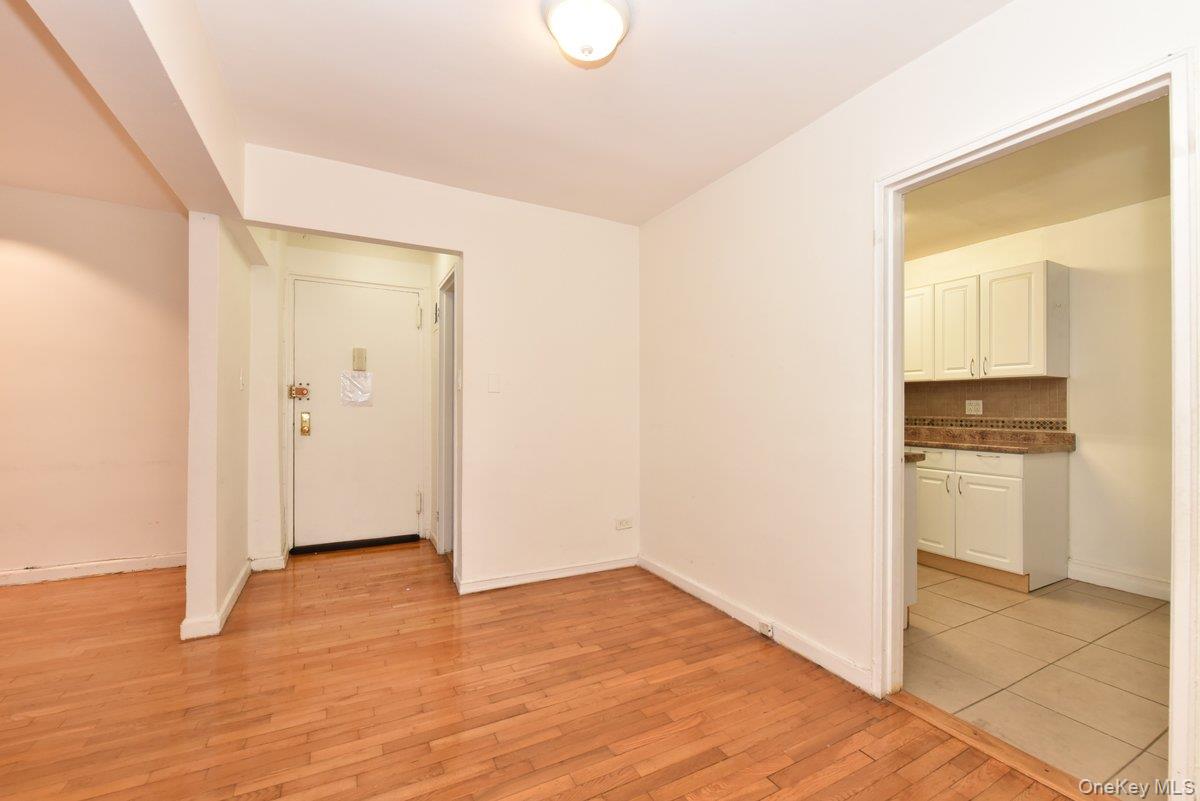 #7 photo, 84-01 Main Street, Briarwood , NY 11435