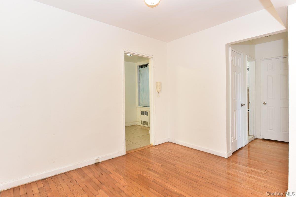 #8 photo, 84-01 Main Street, Briarwood , NY 11435