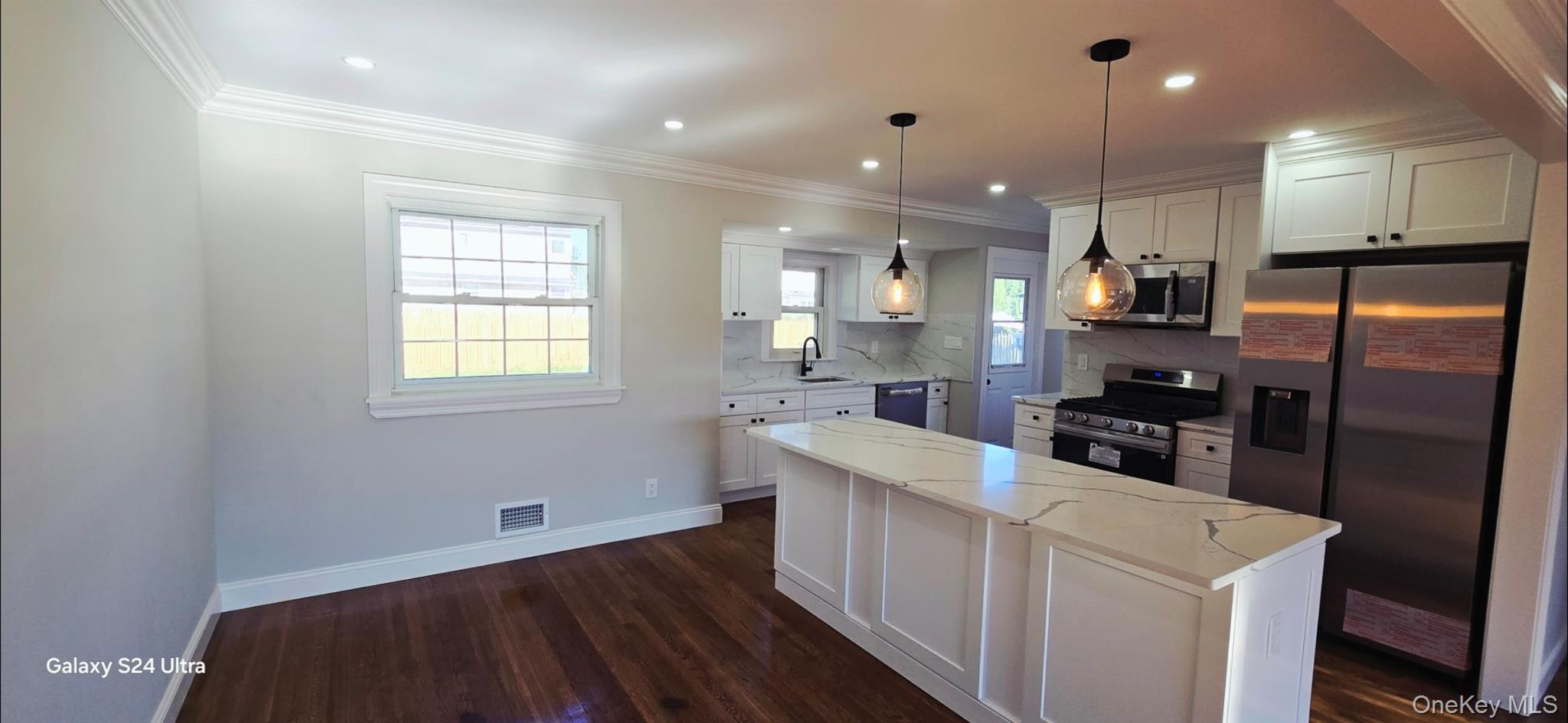 #11 photo, 125 Burlington Avenue, Deer Park , NY 11729