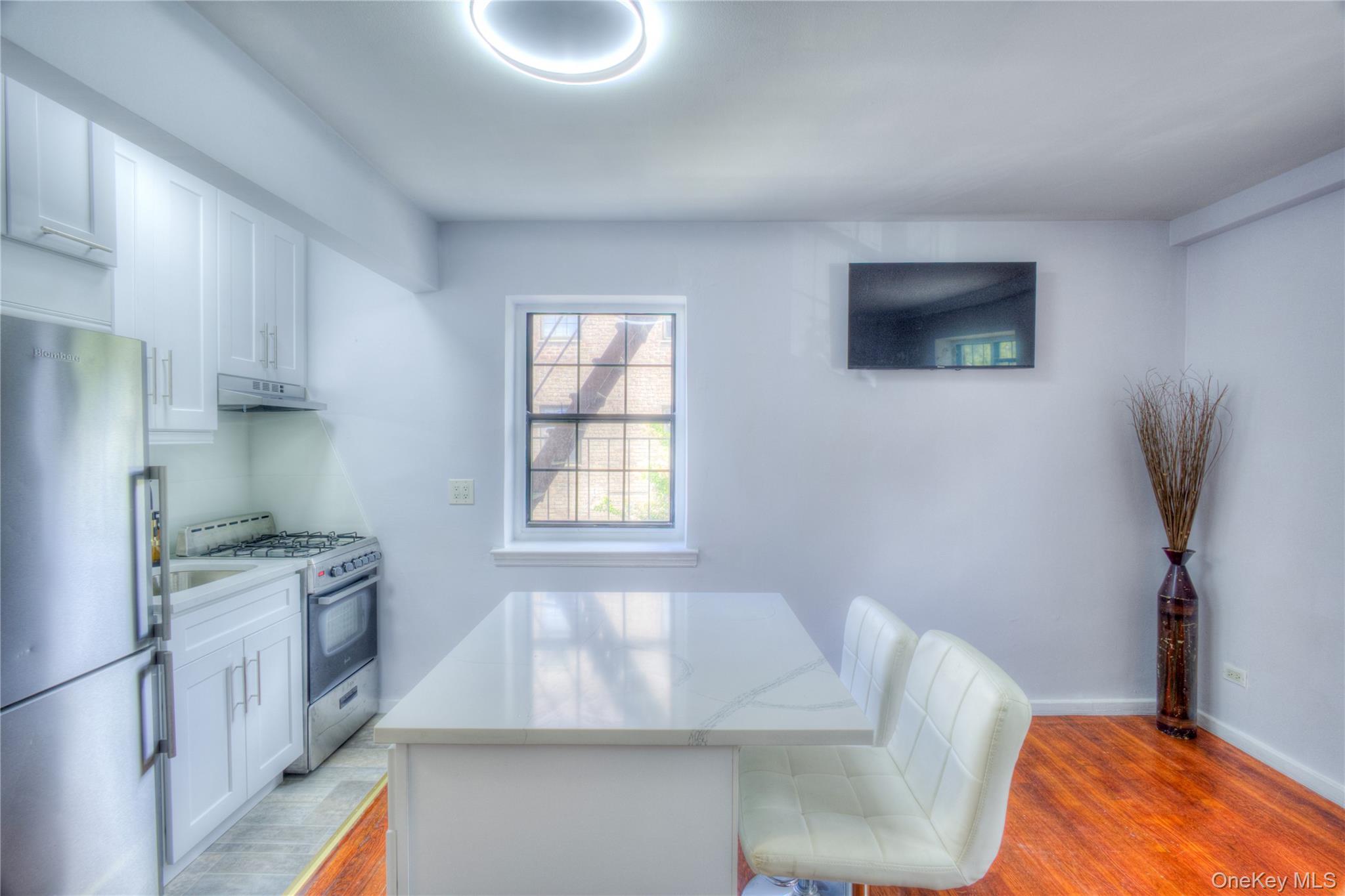 #9 photo, 14401 78th Road, クイーンズ区 Kew Garden Hills , NY 11367