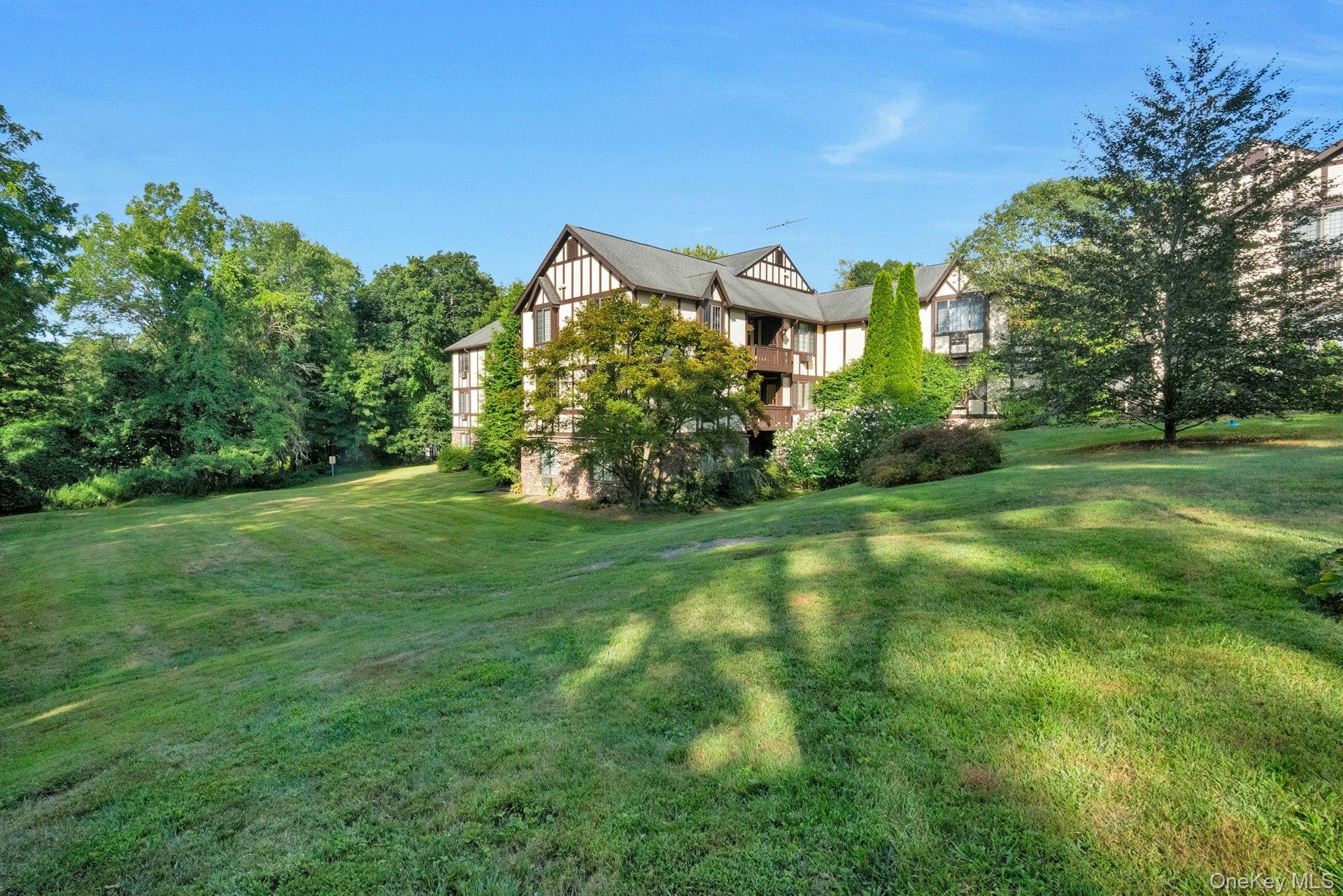 #3 photo, 60 Foxwood Drive, Pleasantville , NY 10570