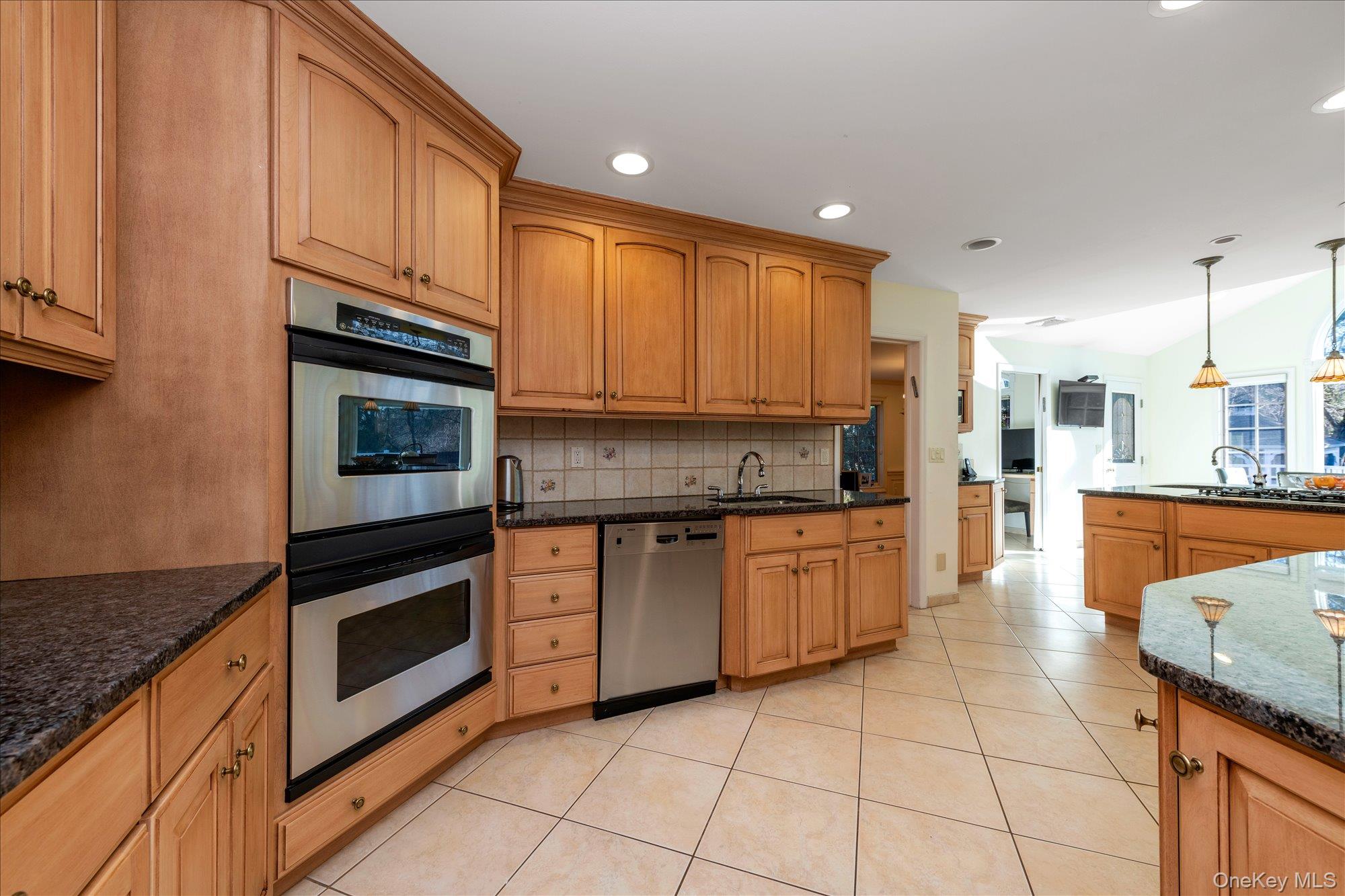 #14 photo, 200 Hummingbird Drive, ナッソー郡 East Hills , NY 11576