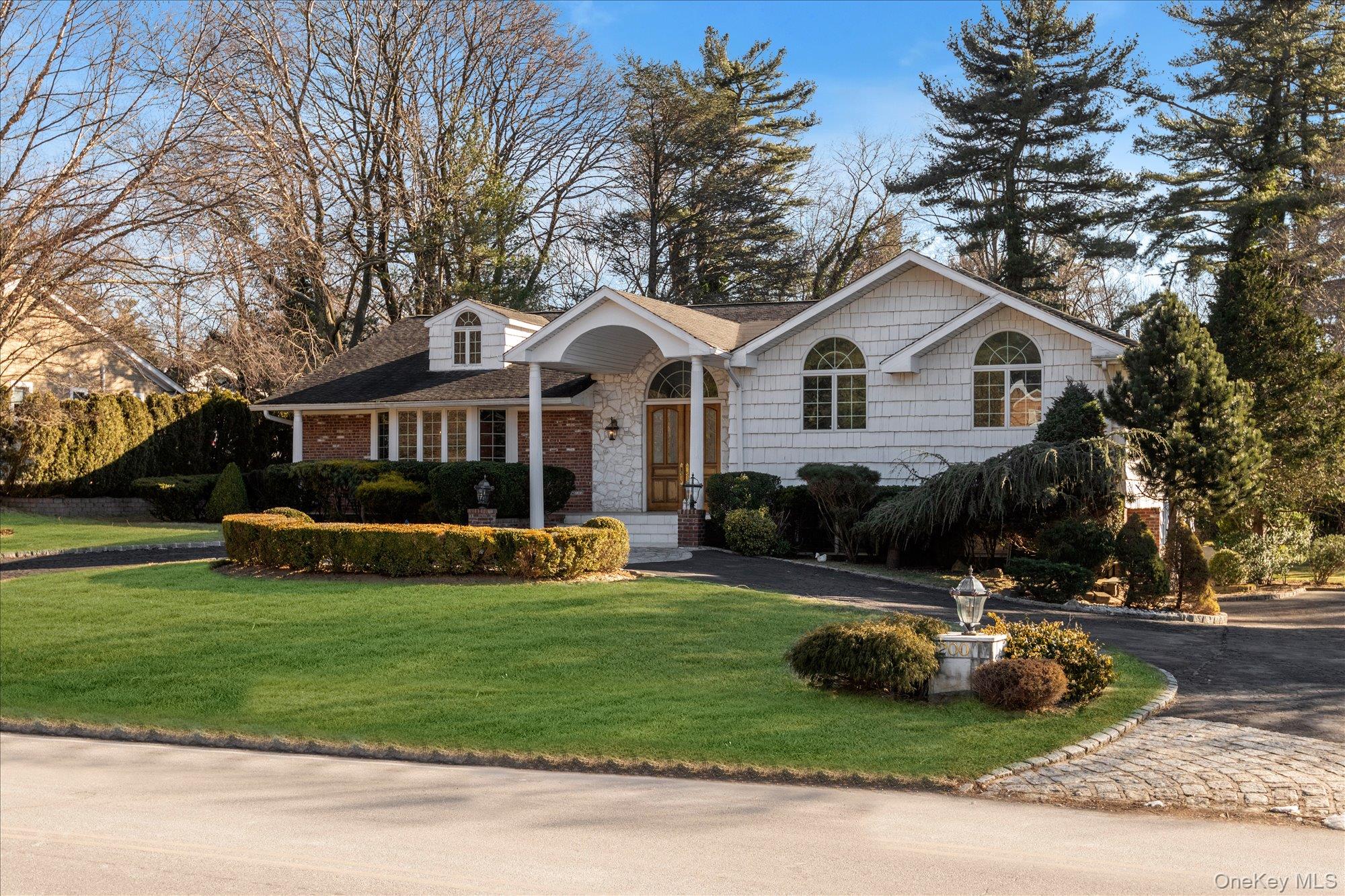 #2 photo, 200 Hummingbird Drive, ナッソー郡 East Hills , NY 11576