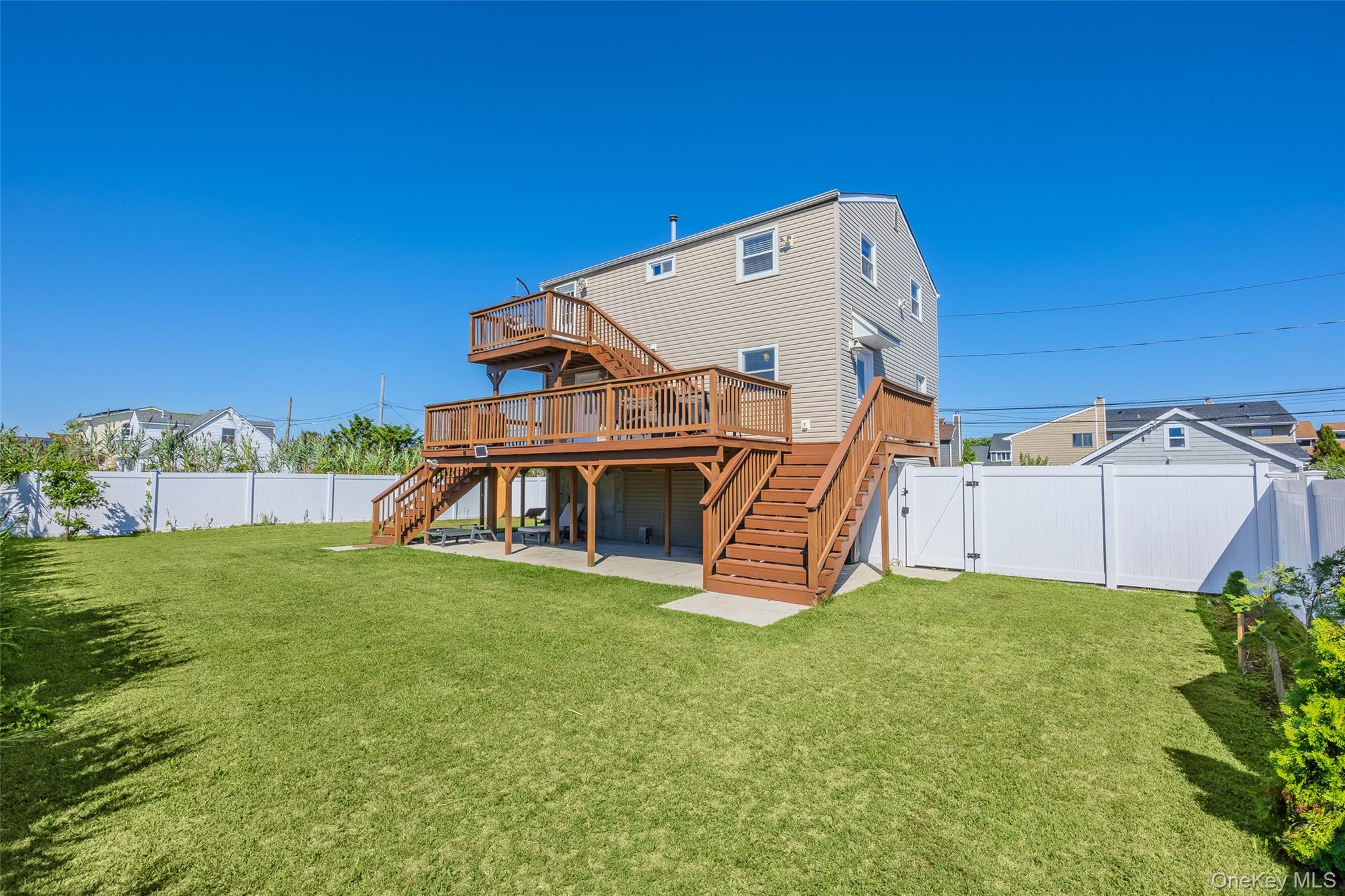 #19 photo, 853 S Bay Street, Lindenhurst , NY 11757