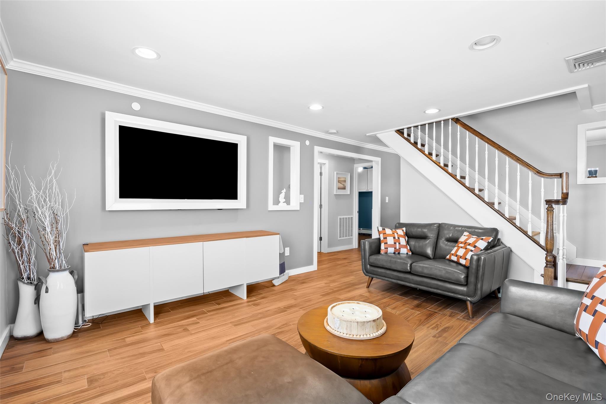 #3 photo, 853 S Bay Street, Lindenhurst , NY 11757