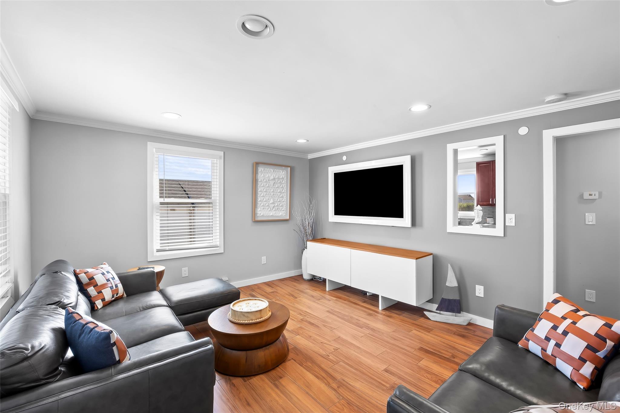 #5 photo, 853 S Bay Street, Lindenhurst , NY 11757