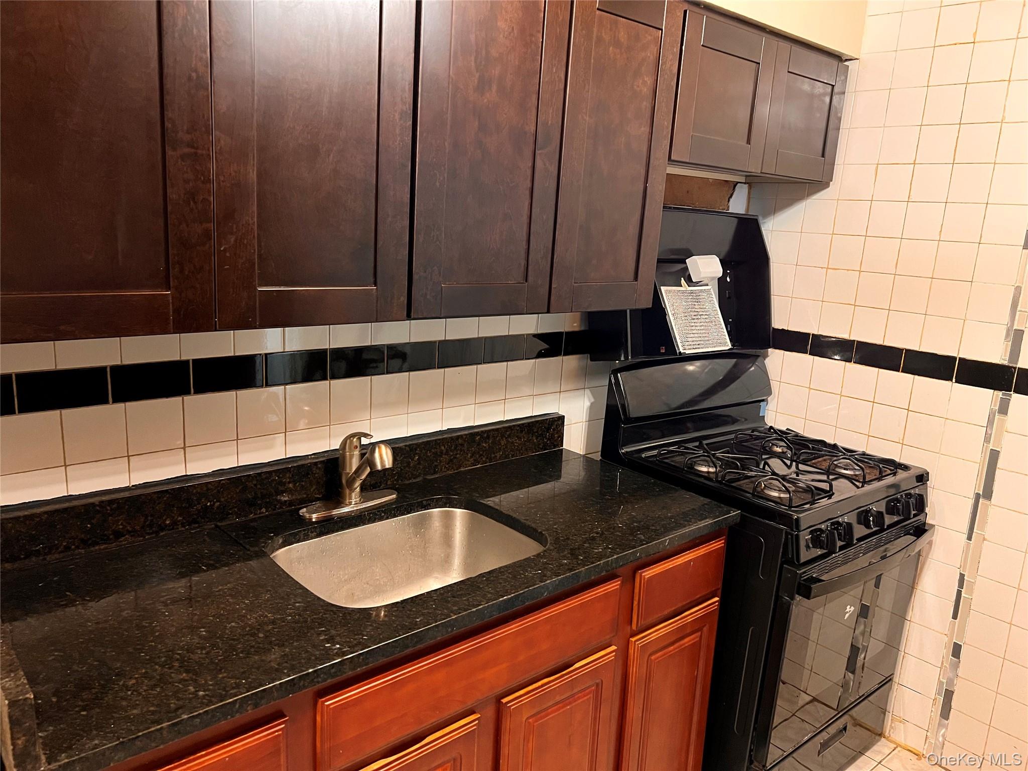 #4 photo, 4327A 54th Street, クイーンズ区 Woodside , NY 11377