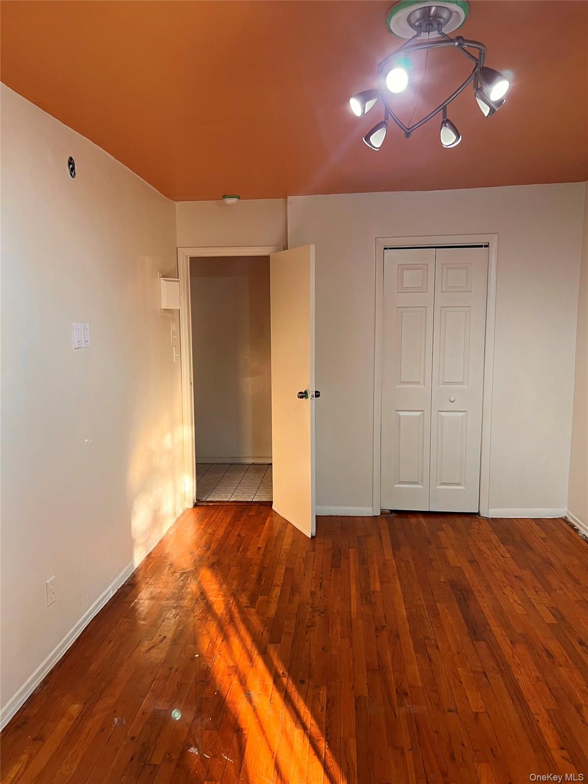 #6 photo, 4327A 54th Street, クイーンズ区 Woodside , NY 11377