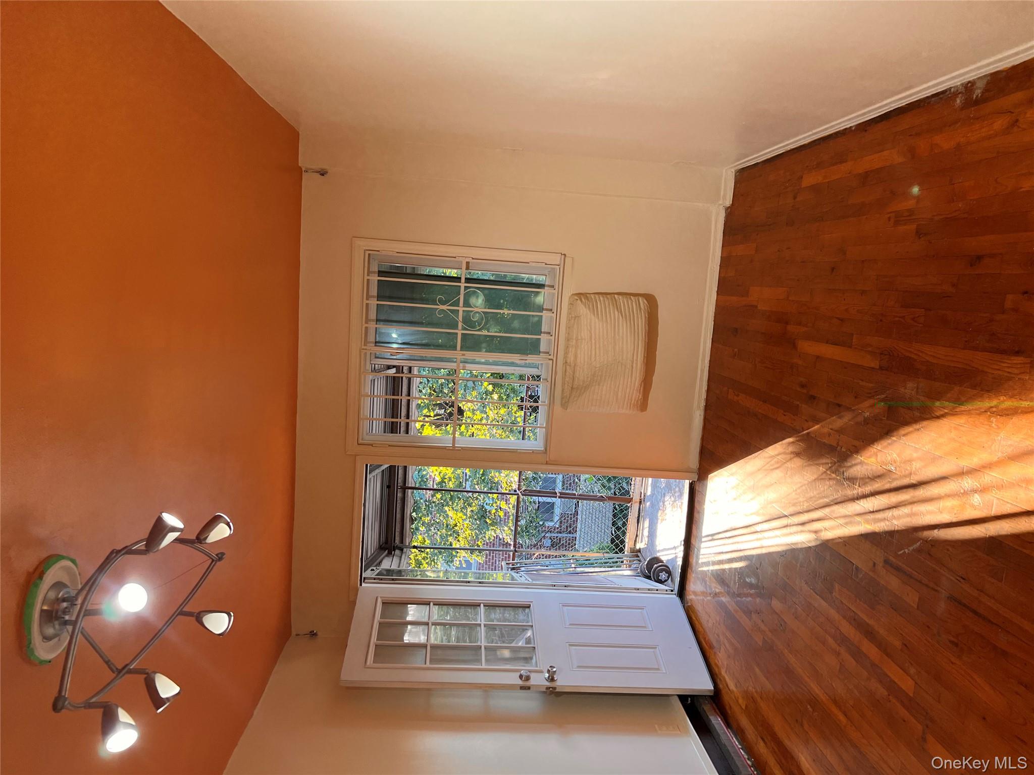 #9 photo, 4327A 54th Street, クイーンズ区 Woodside , NY 11377