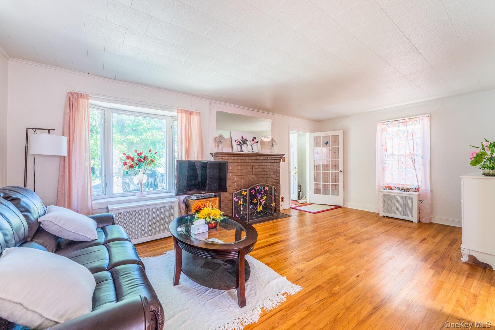 #7 photo, 13049 217th Street, クイーンズ区 Laurelton , NY 11413