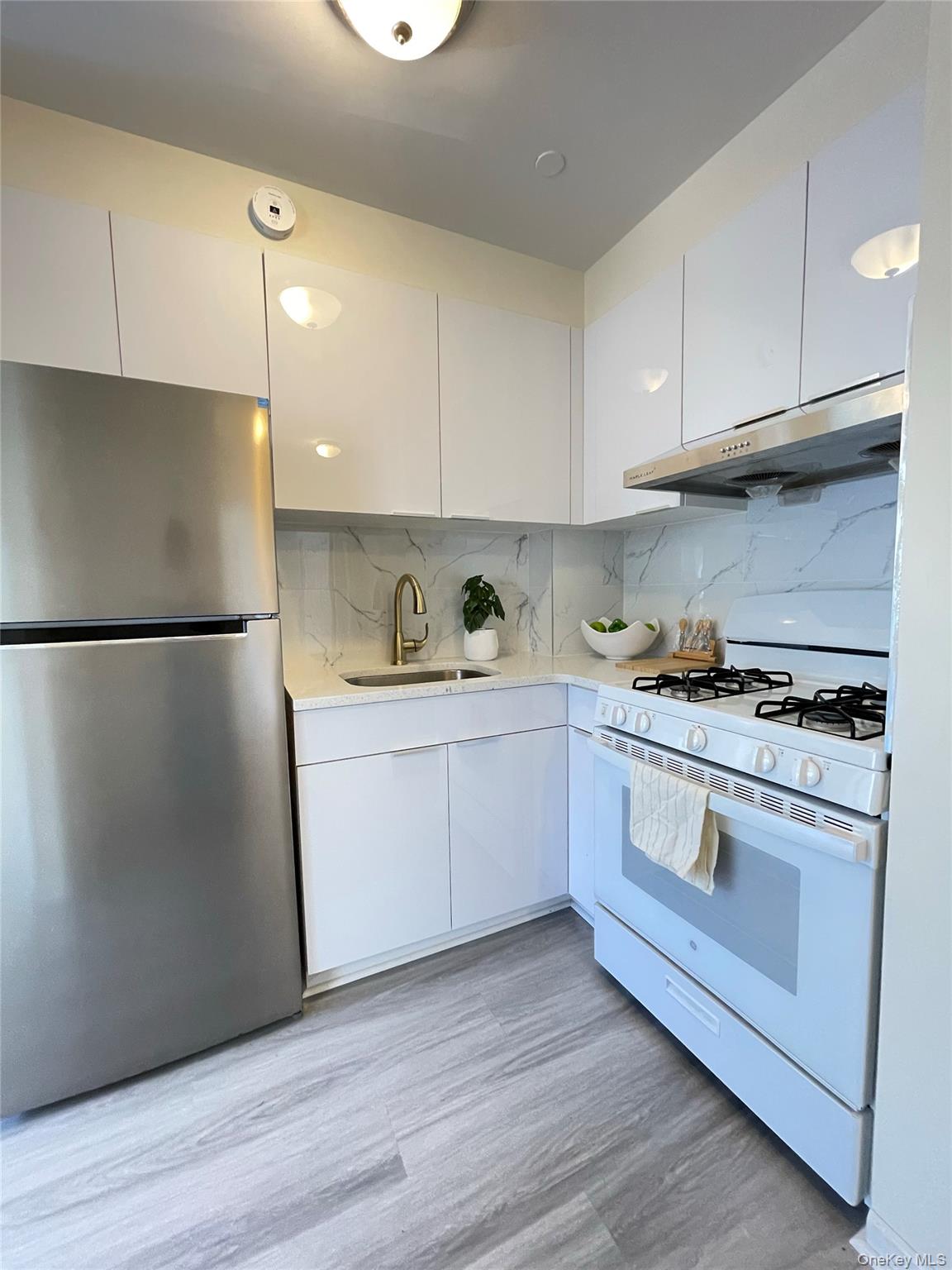 #3 photo, 144-48 Roosevelt Avenue, クイーンズ区 Flushing , NY 11354