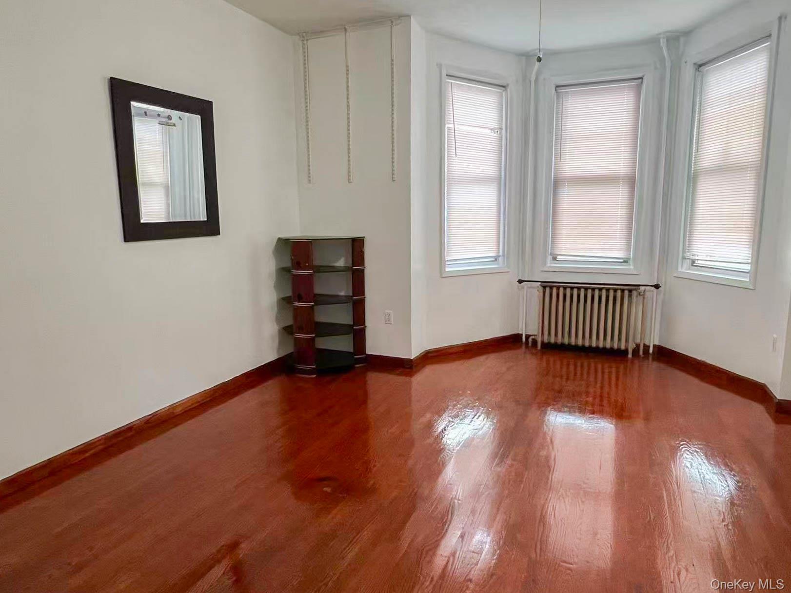 #5 photo, 2232 124th Street, クイーンズ区 College Point , NY 11356