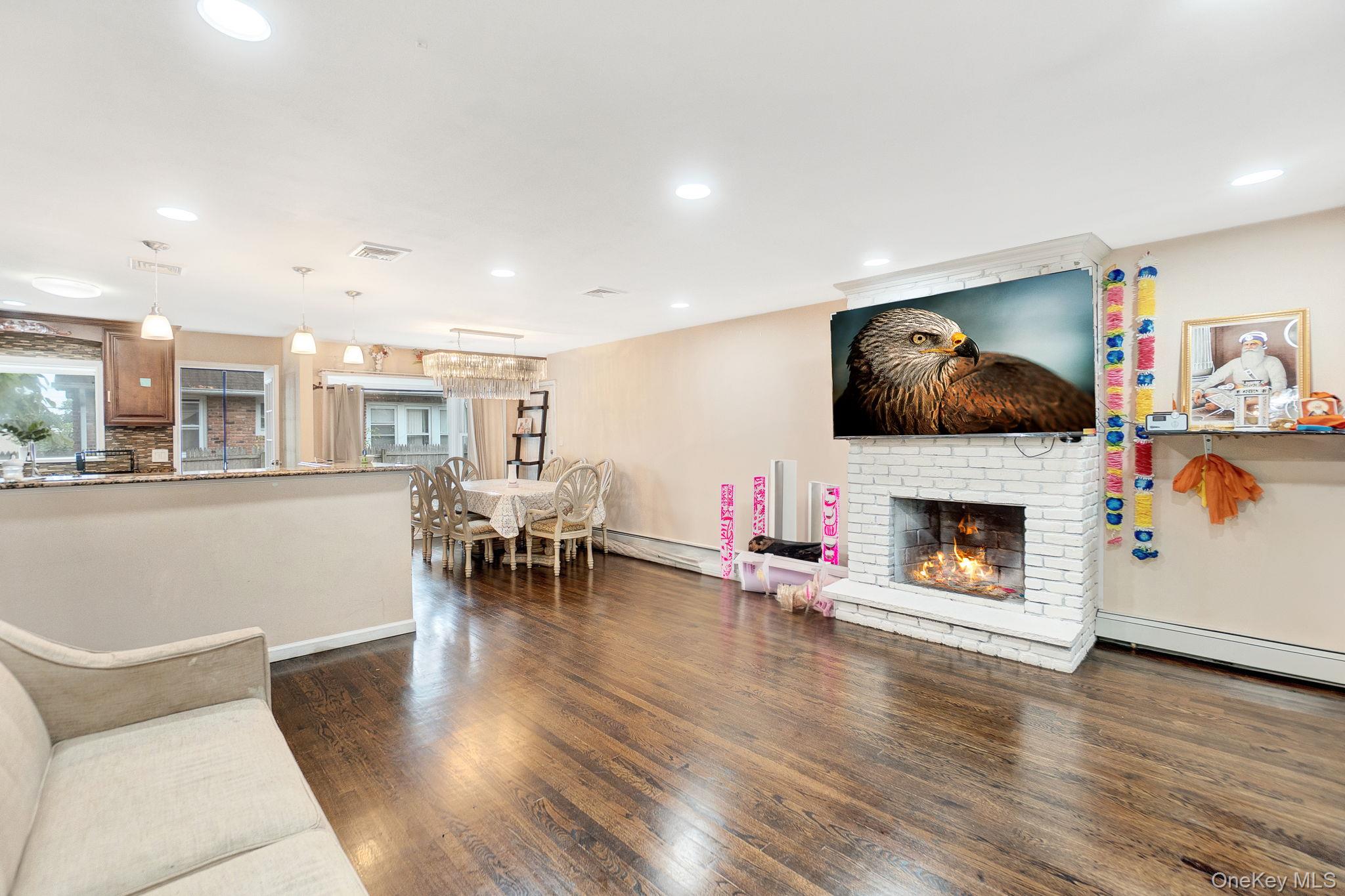 #16 photo, 57 1st Street, ナッソー郡 Hicksville , NY 11801