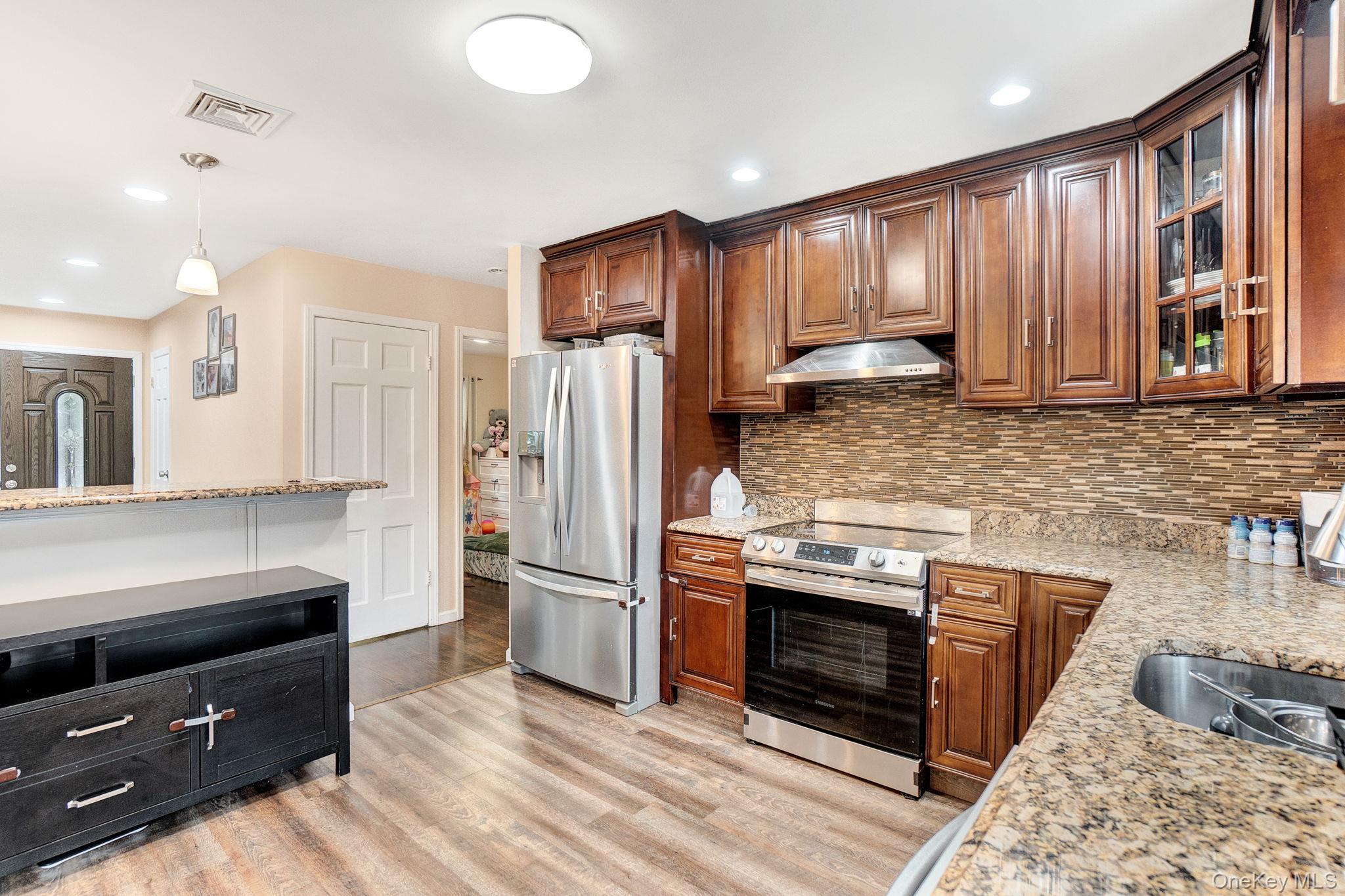 #3 photo, 57 1st Street, ナッソー郡 Hicksville , NY 11801