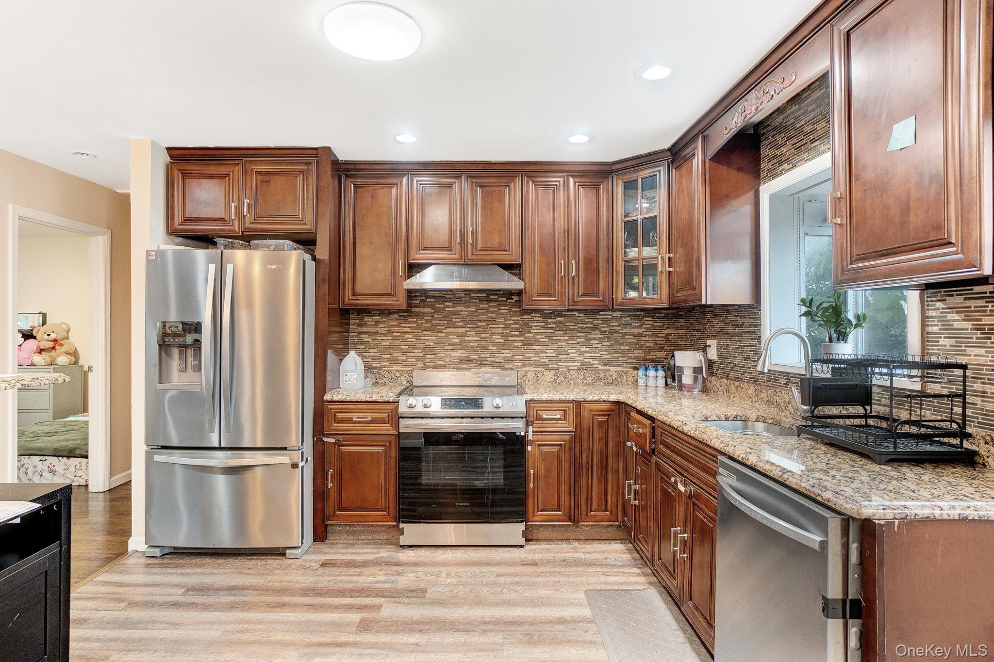 #4 photo, 57 1st Street, ナッソー郡 Hicksville , NY 11801